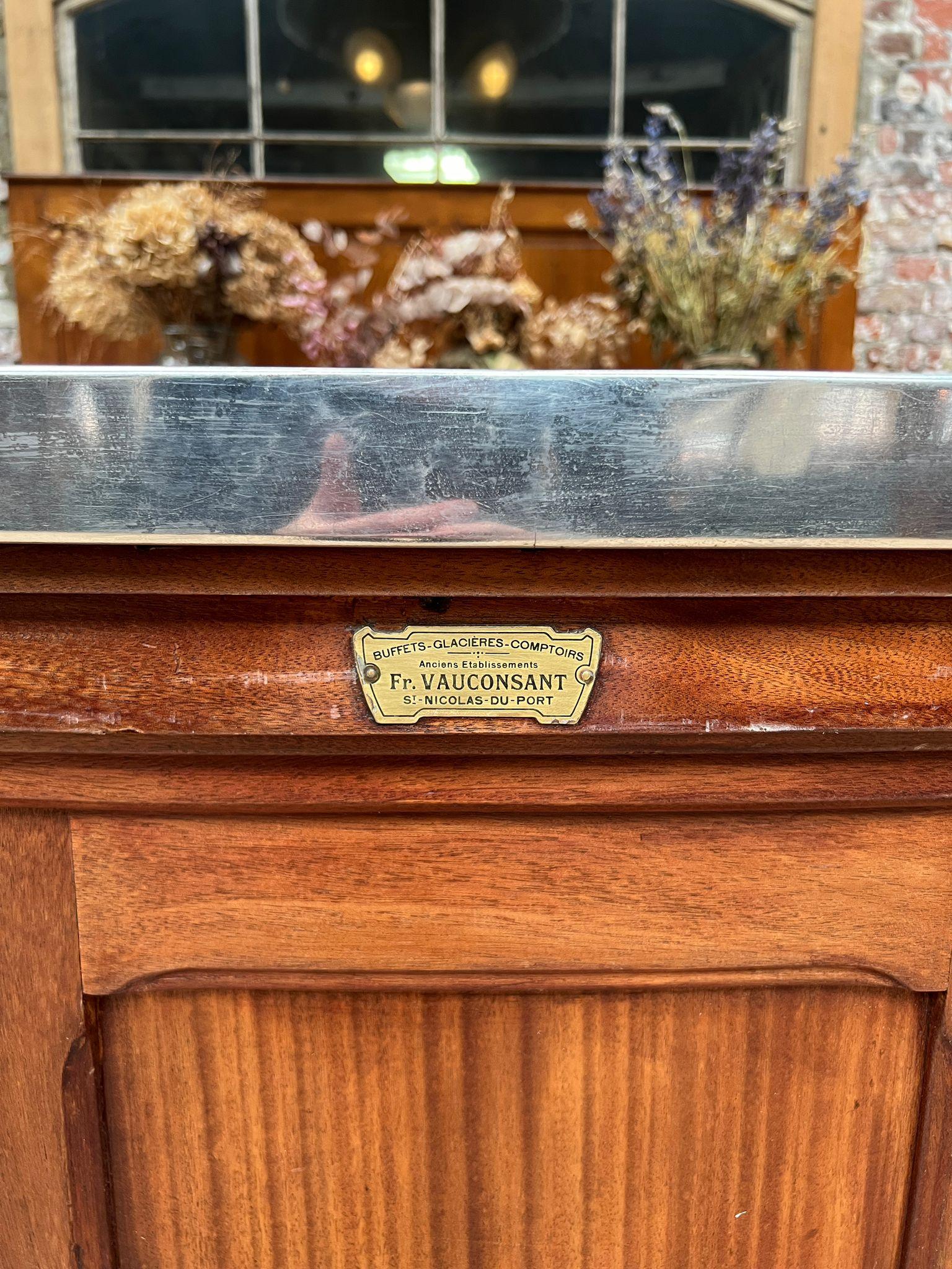 Bar curvo in legno con piano e base in acciaio inox di Fr. Vauconsant, Francia, c. In condizioni buone in vendita a TOURCOING, FR