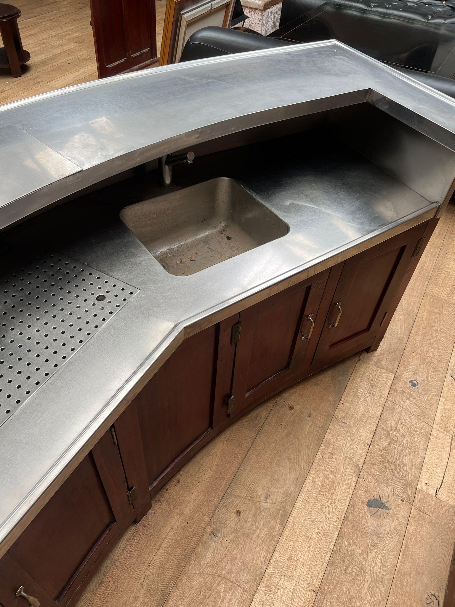 Bar curvo in legno con piano e base in acciaio inox di Fr. Vauconsant, Francia, c. in vendita 3