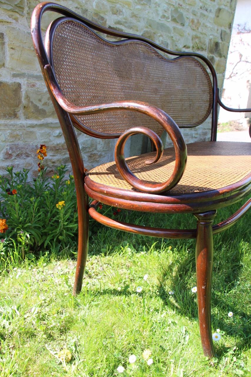 Panchina di legno curva n. 5 firmata De Thonet del XIX secolo In condizioni buone in vendita a Charmes, FR
