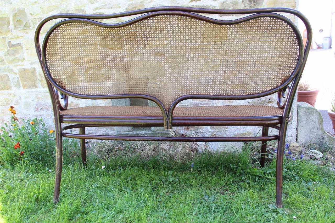 Legno Panchina di legno curva n. 5 firmata De Thonet del XIX secolo in vendita