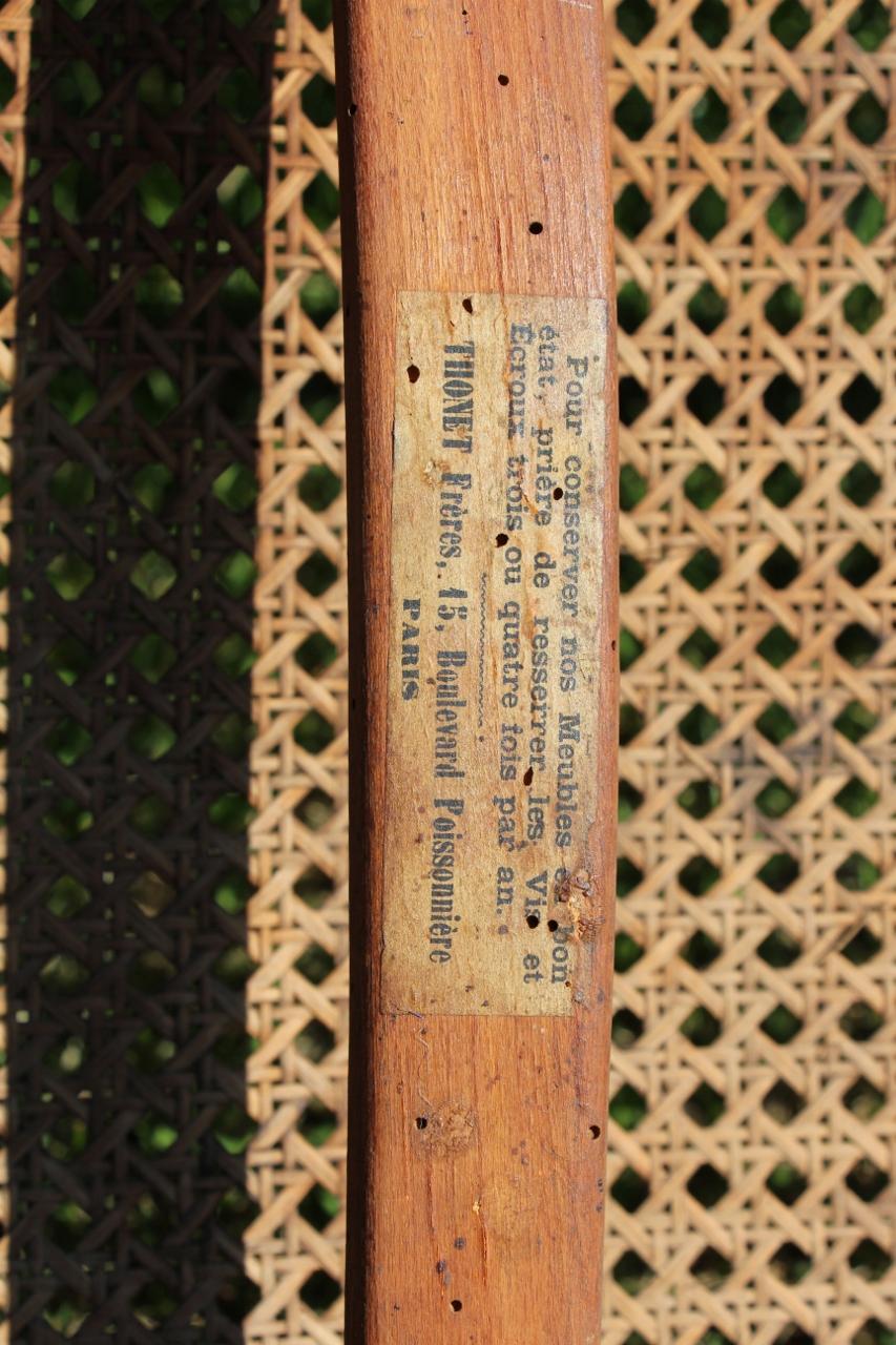 Panchina di legno curva n. 5 firmata De Thonet del XIX secolo in vendita 2