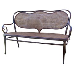 Panchina di legno curva n. 5 firmata De Thonet del XIX secolo
