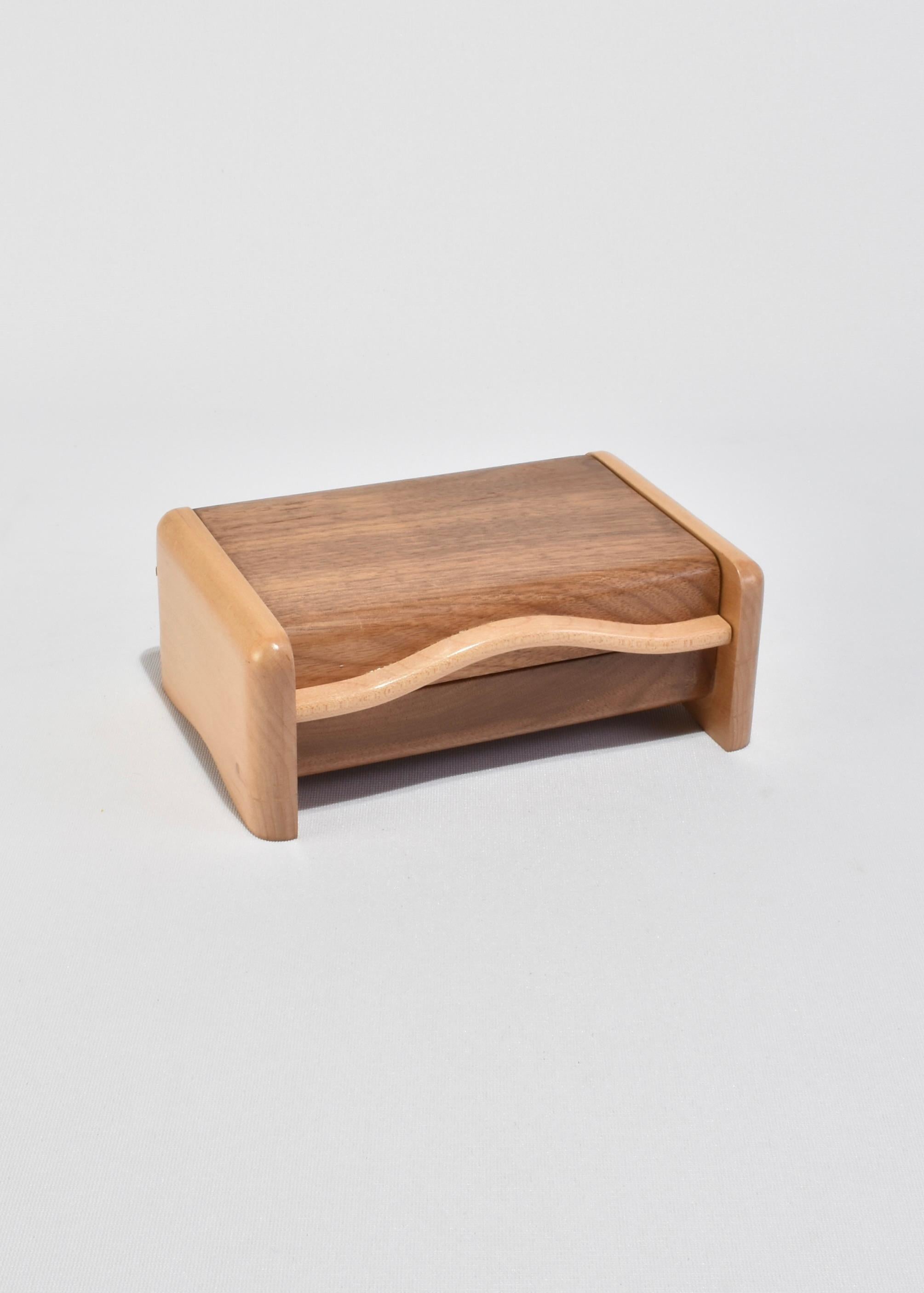 Joyero de madera curvado Hecho a mano en venta