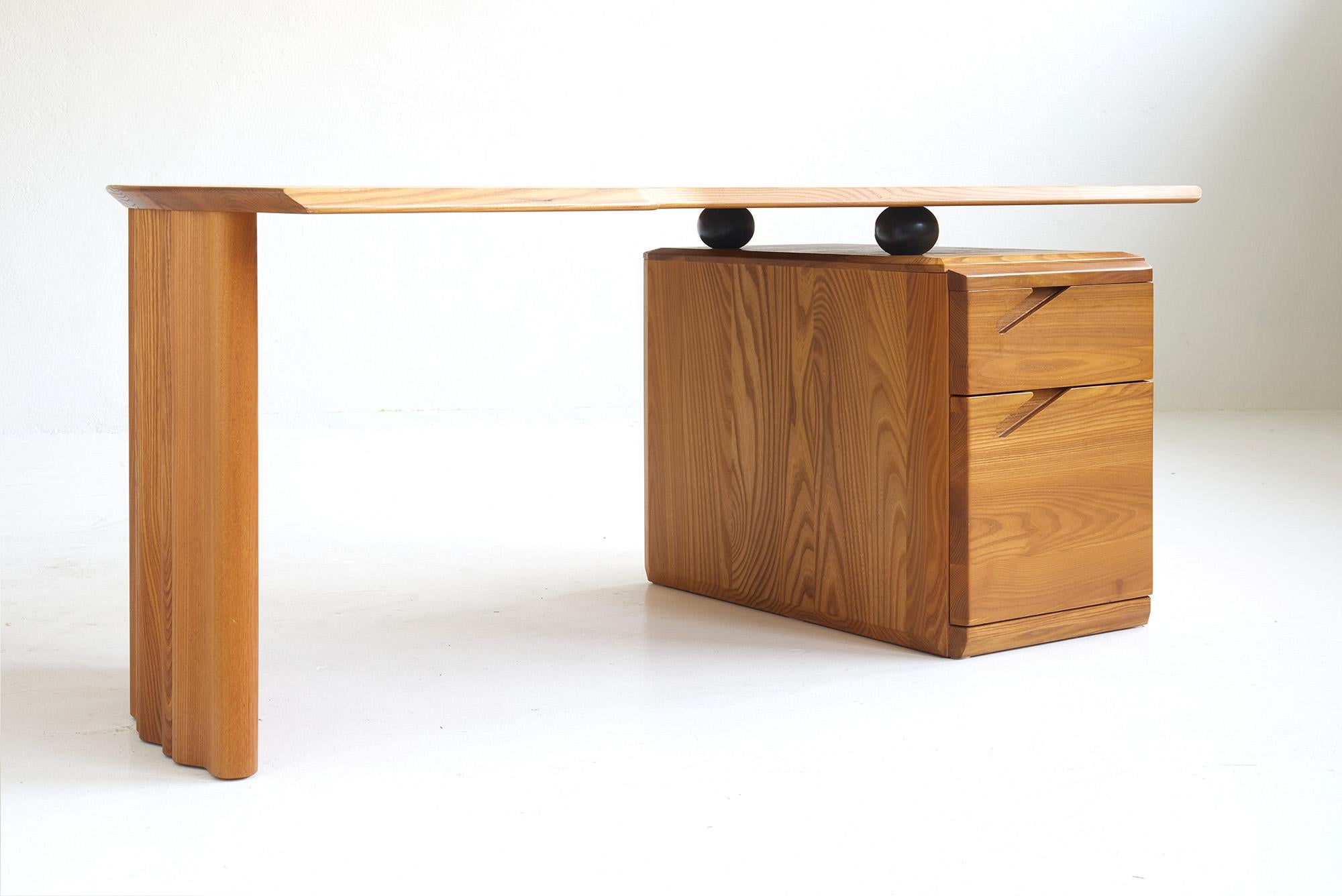 Mid-Century Modern Curved writing desk in solid elm for Seltz, France 1980 For Sale