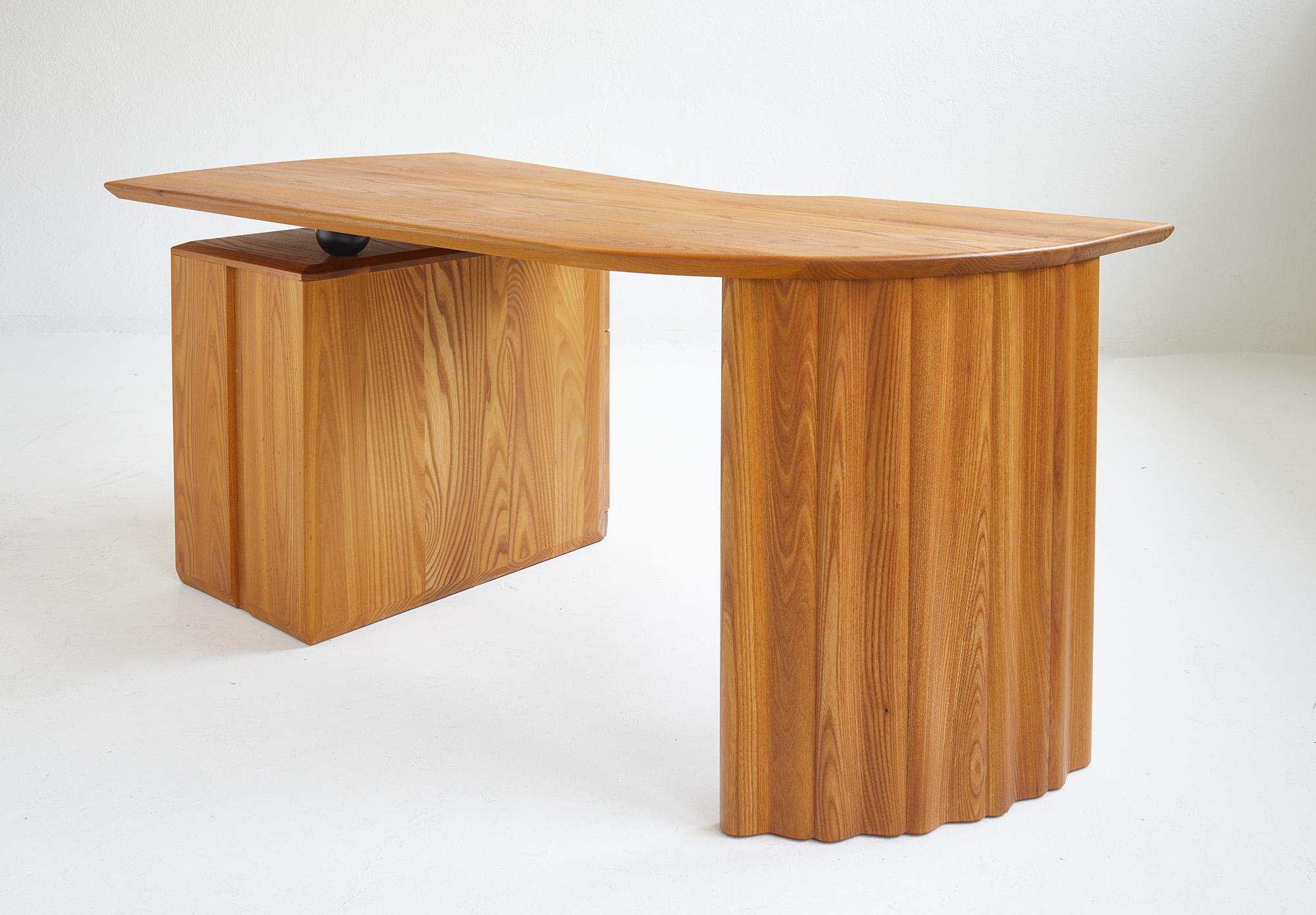 French Curved writing desk in solid elm for Seltz, France 1980 For Sale