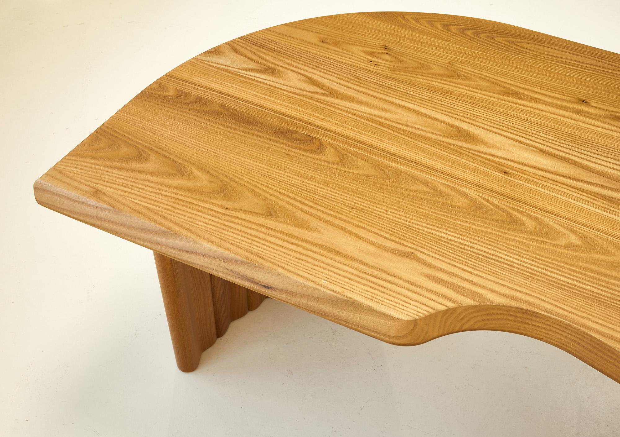Late 20th Century Curved writing desk in solid elm for Seltz, France 1980 For Sale