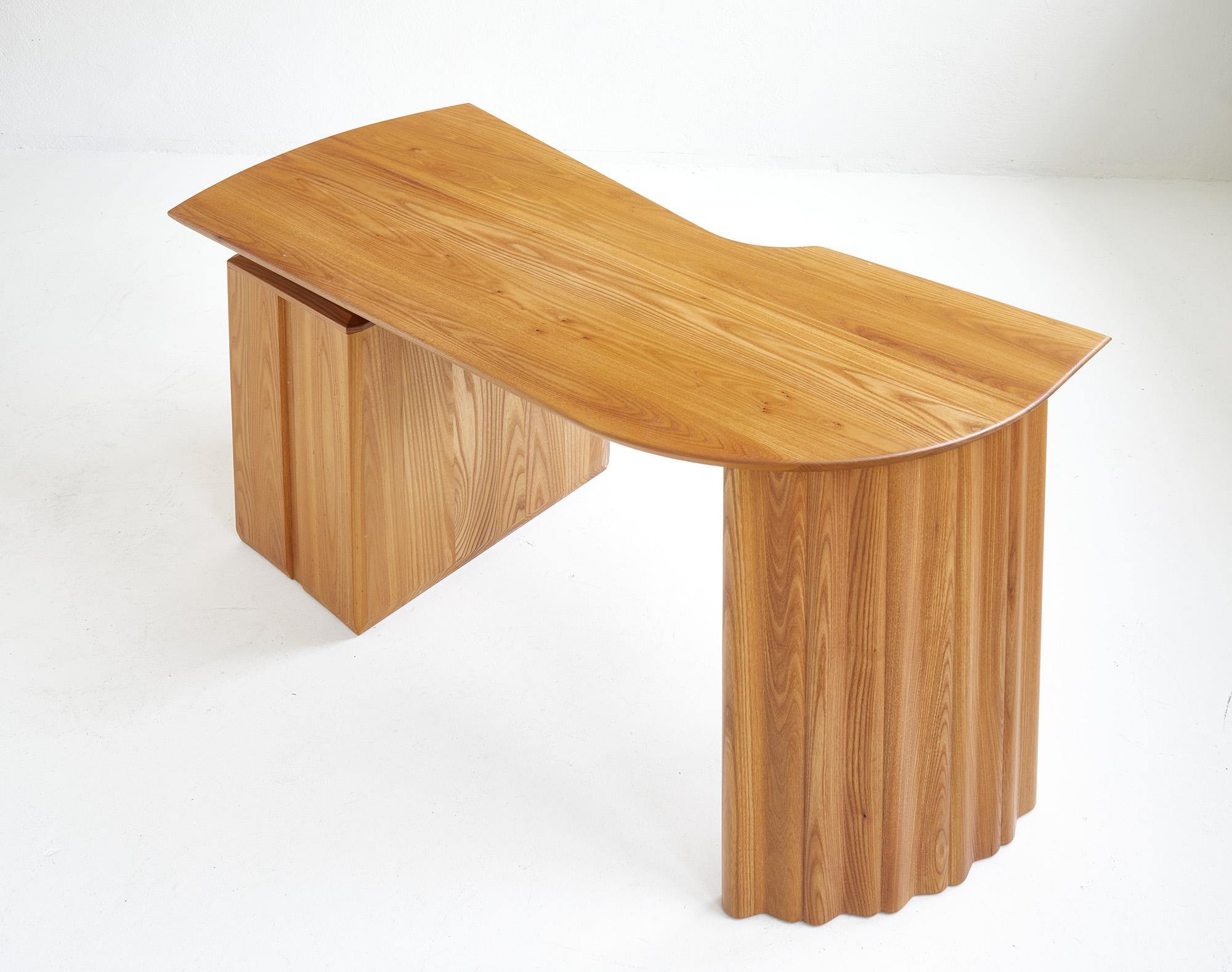 Elm Curved writing desk in solid elm for Seltz, France 1980 For Sale
