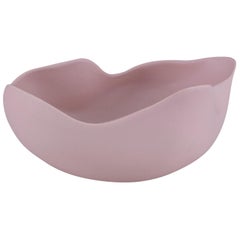 Curves Small Bowl in Dusty Pink Ceramic by CuratedKravet