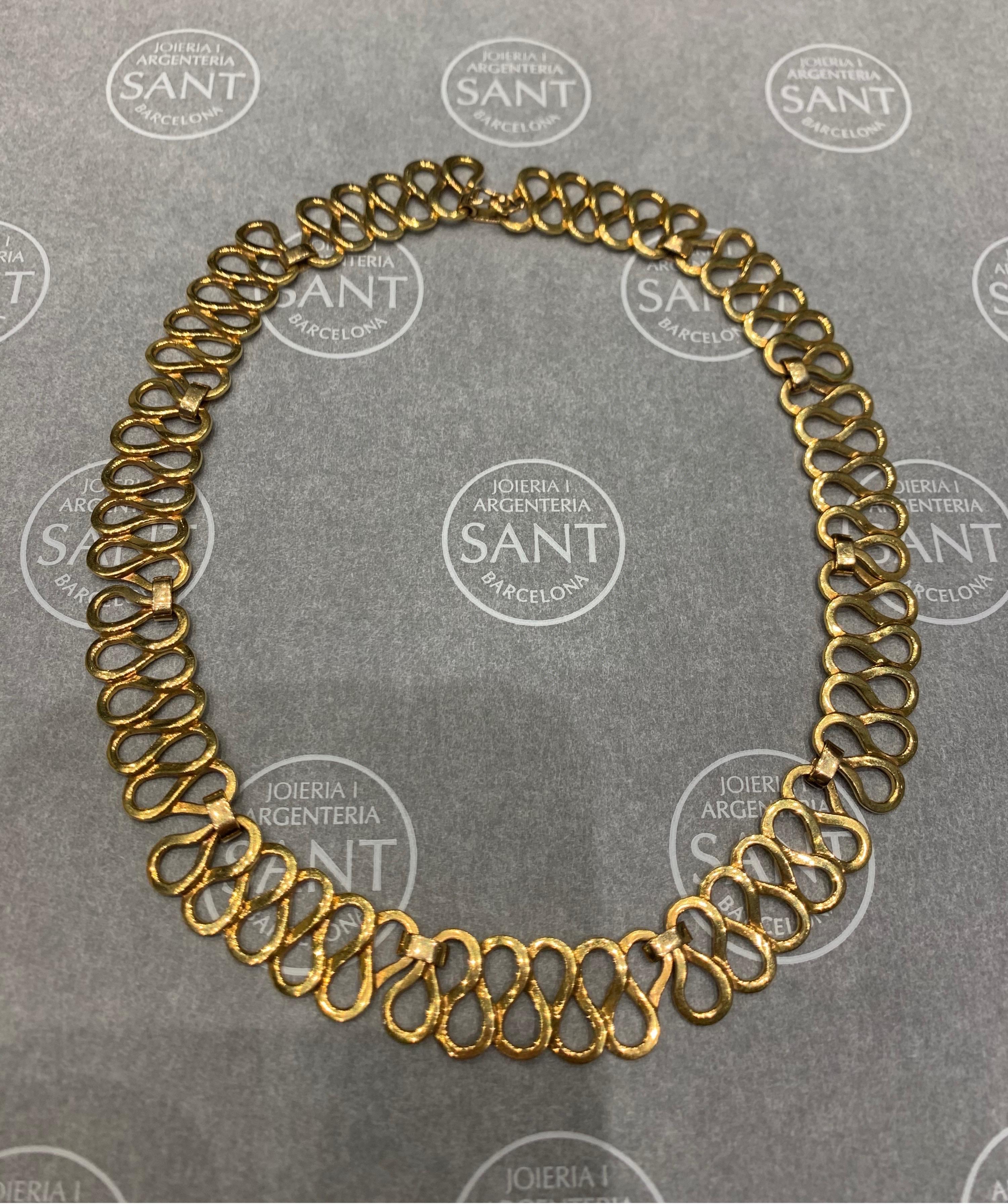 Curves Yellow Gold Necklace For Sale 2