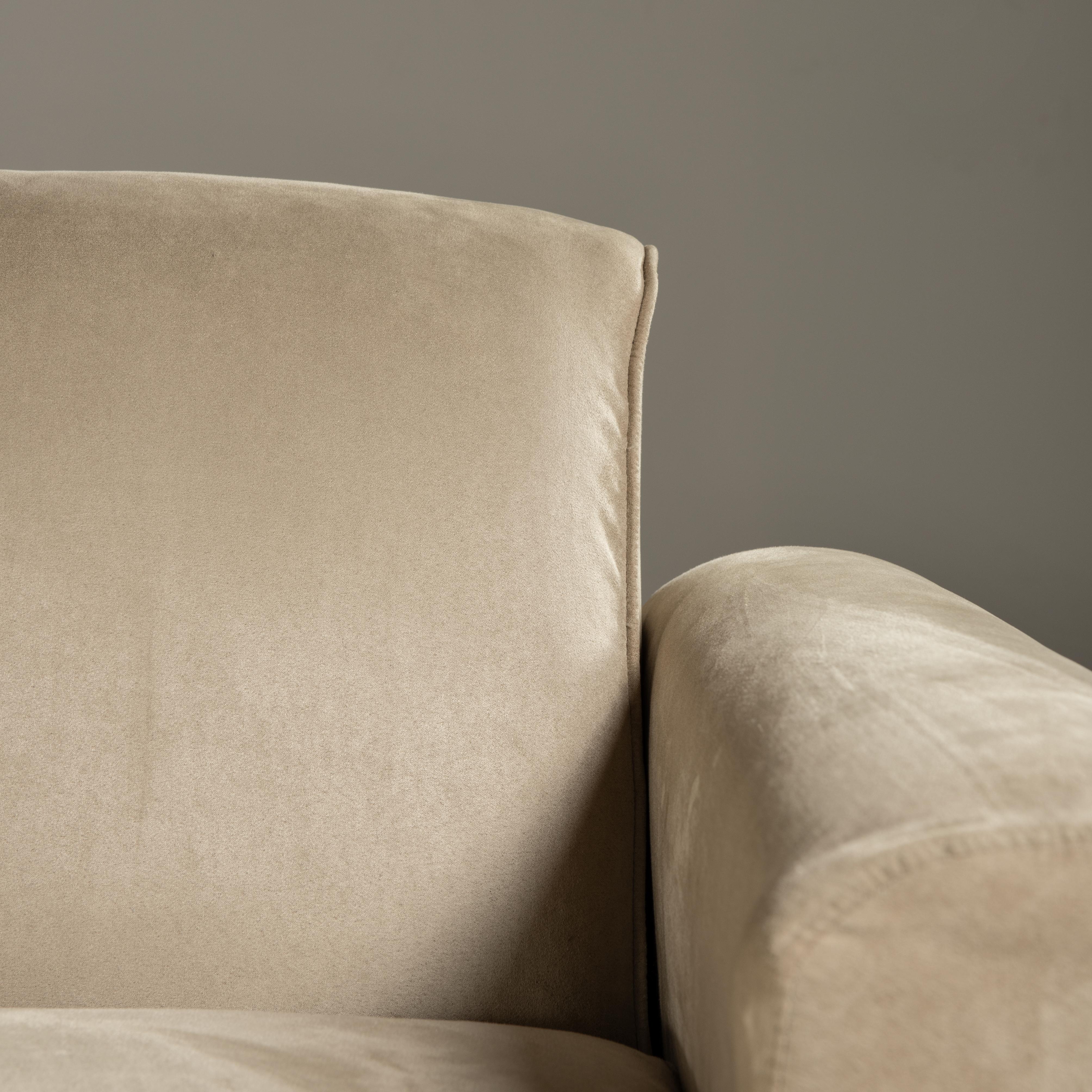 Curvilineal Viersitzer-Sofa aus furniertem tropischem Hartholz, brasilianischer Modernismus im Zustand „Gut“ im Angebot in Sao Paulo, SP