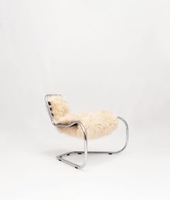 Curvy armchair designed by Luca Pasqualotti for Seconda Giovinezza 2024