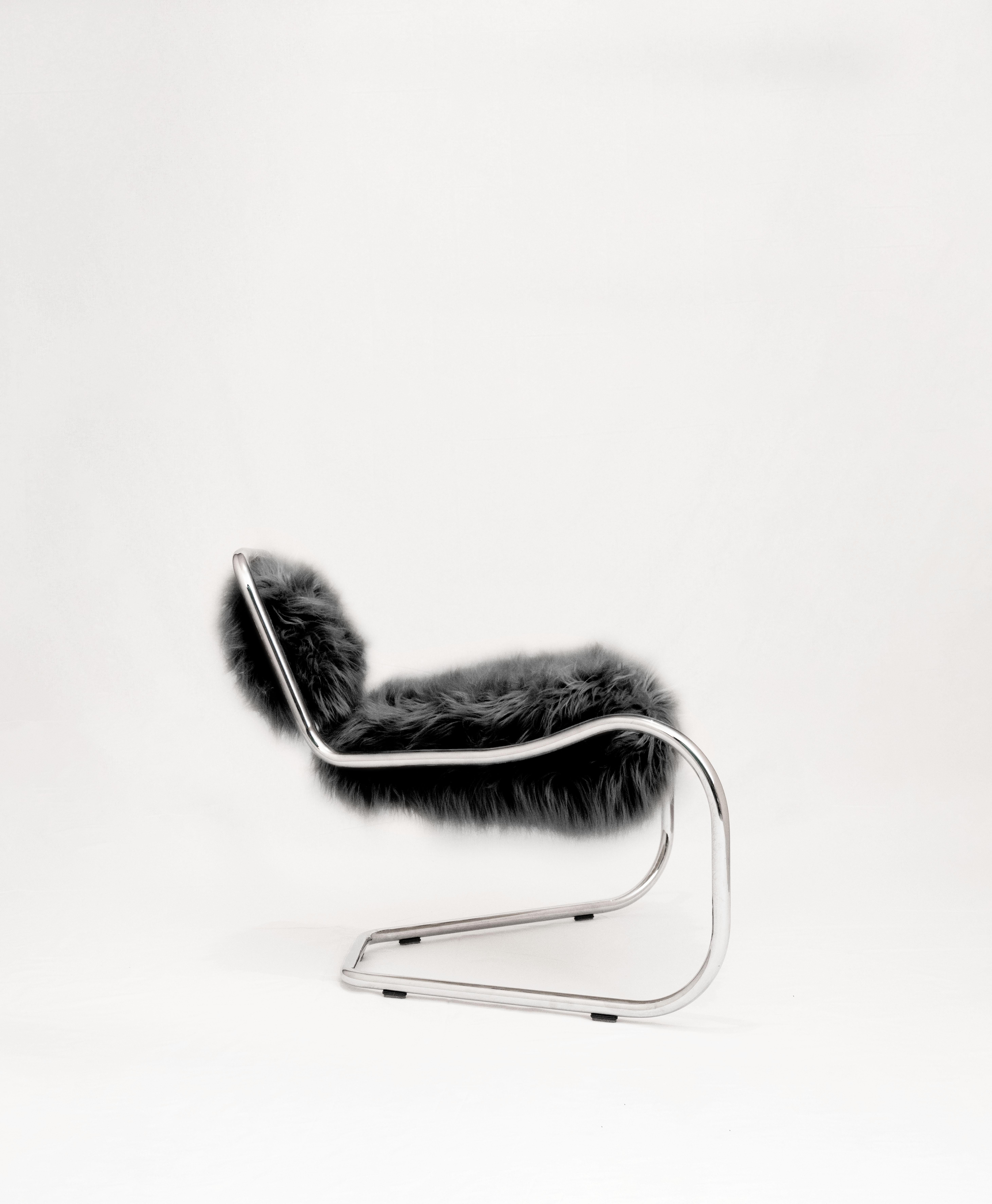 Italian Fauteuil curviligne conçu par Luca Pasqualotti pour Seconda Giovinezza 2024 en vente