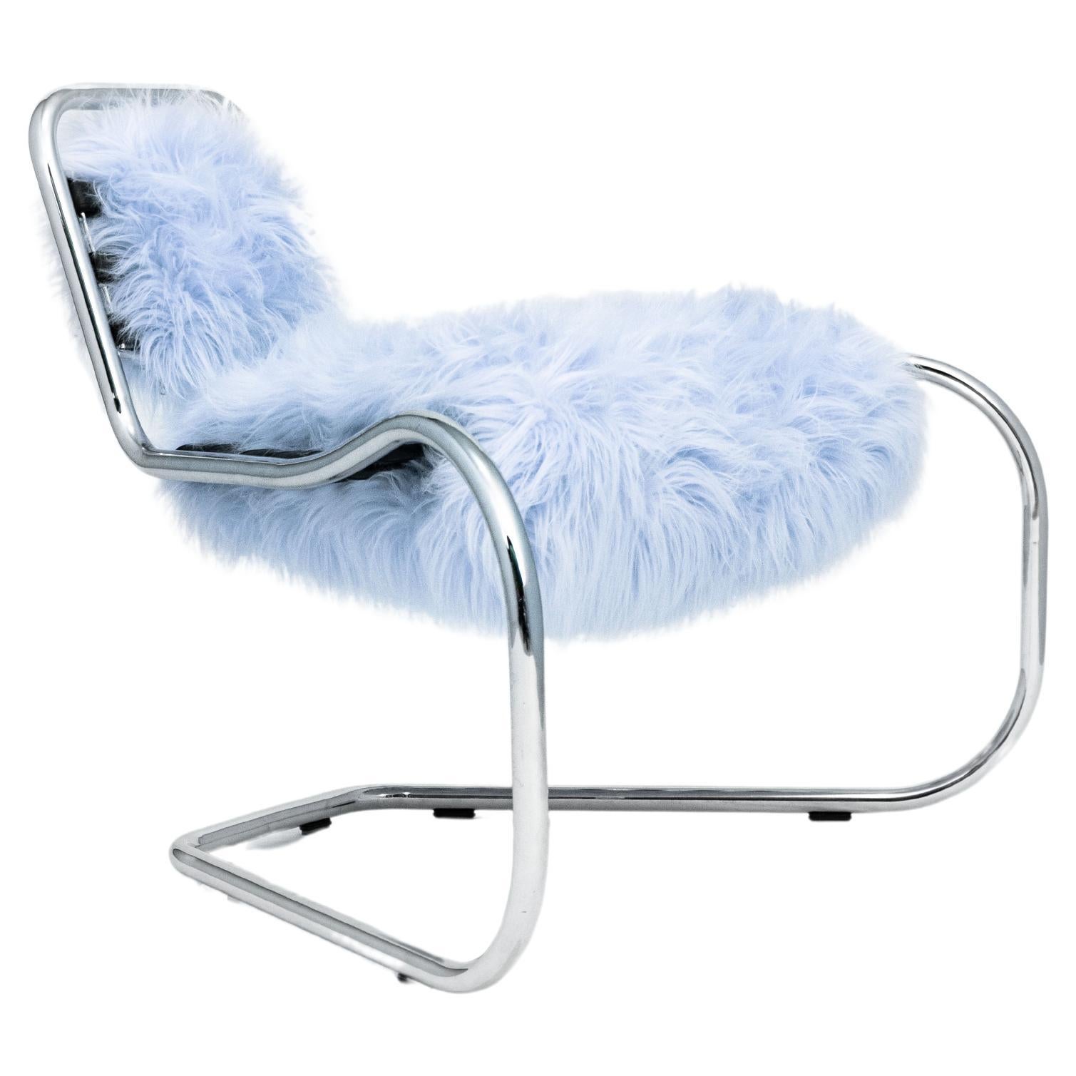 Fauteuil curviligne conçu par Luca Pasqualotti pour Seconda Giovinezza 2024
