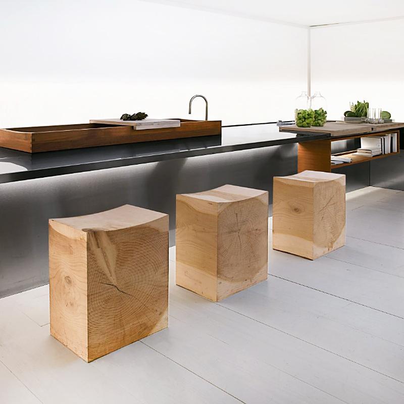 XXI secolo e contemporaneo Sgabello Curvy Cedar in legno massiccio di cedro naturale in vendita