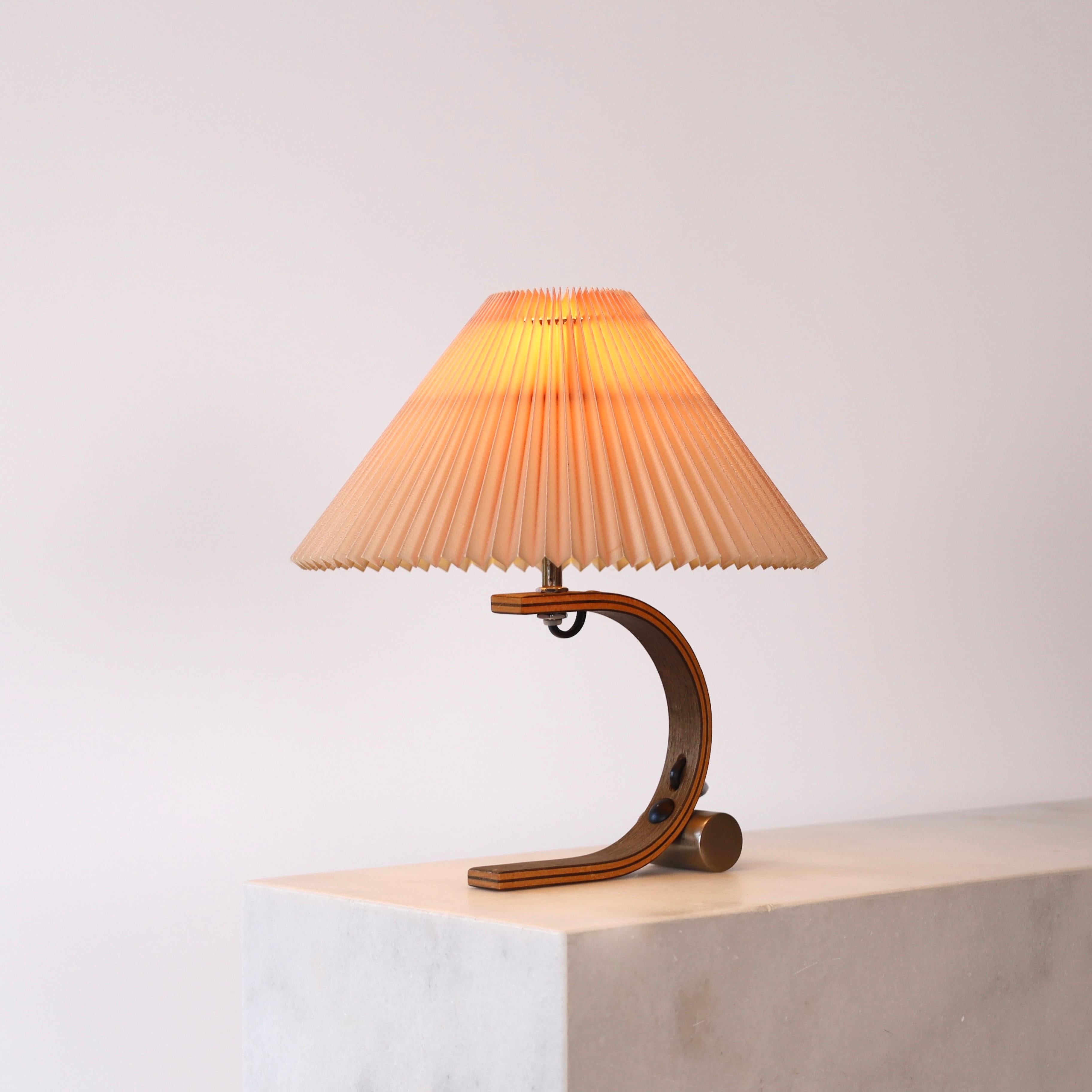 Curvy Danish Caprani Table Lamp in smoked Oak, 1970s, Denmark In Good Condition In Værløse, DK