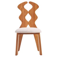Curvy dining chair