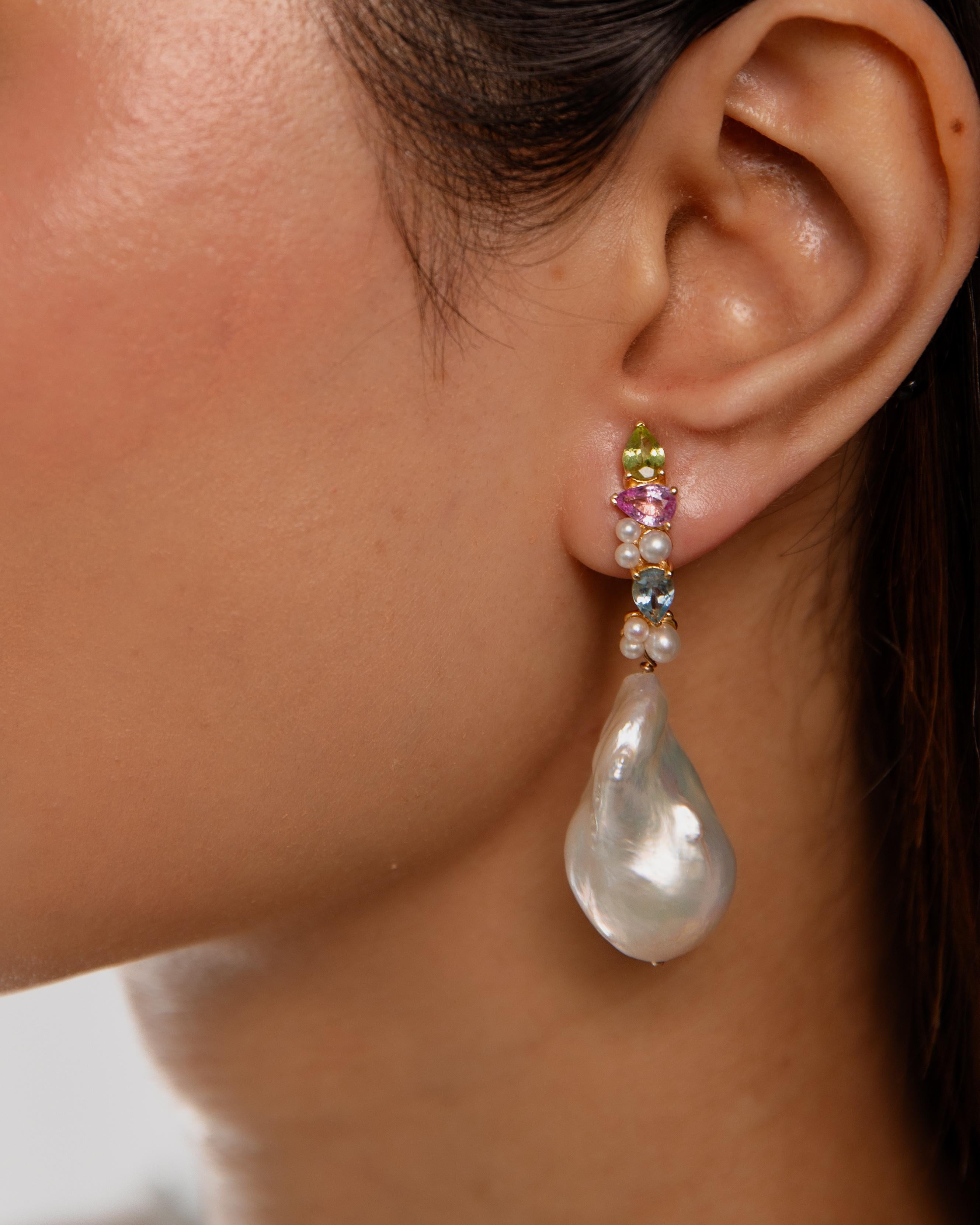 Women's or Men's Curvy green tourmaline and pink sapphire Earring For Sale