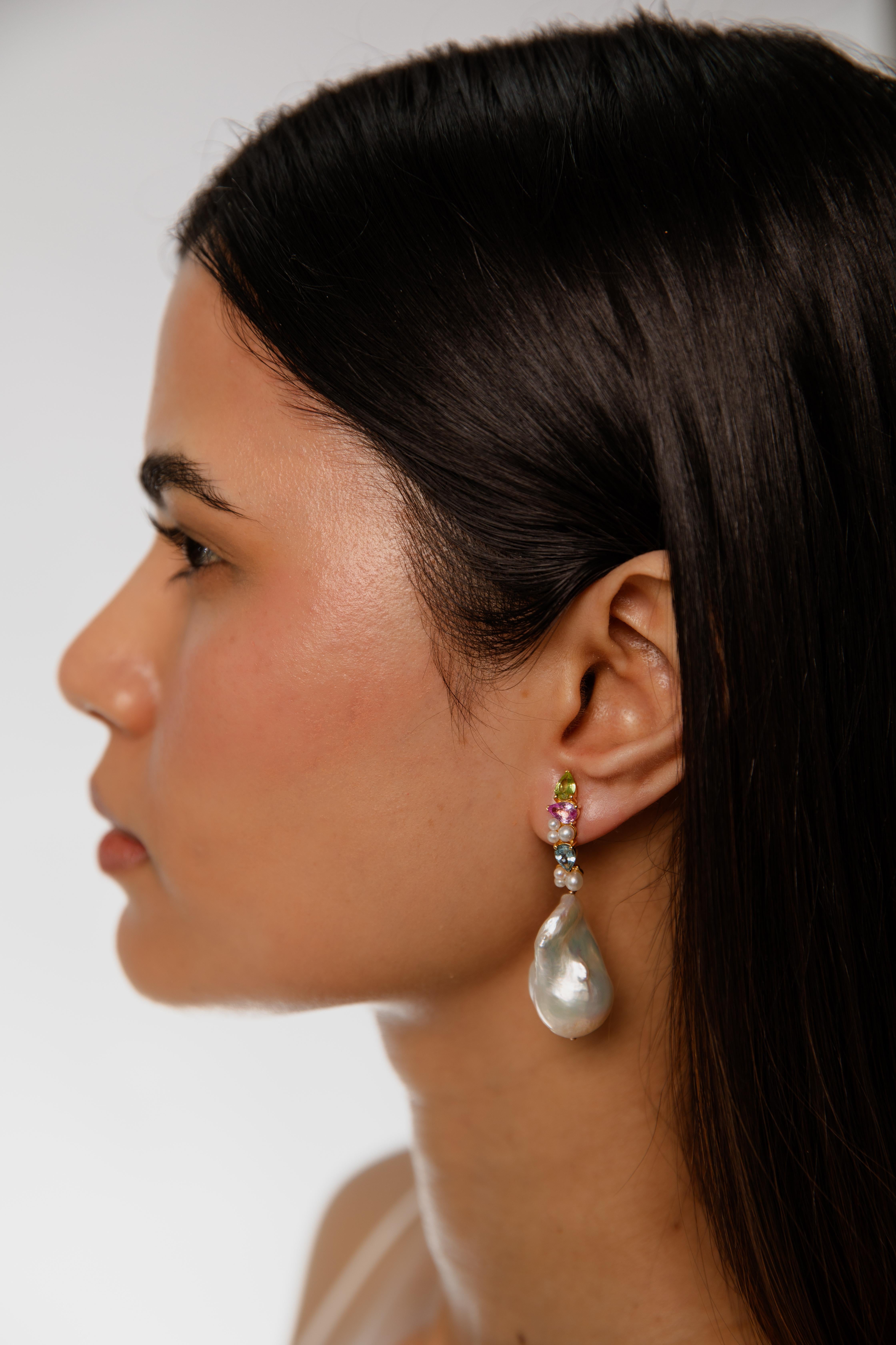 Curvy green tourmaline and pink sapphire Earring For Sale 2
