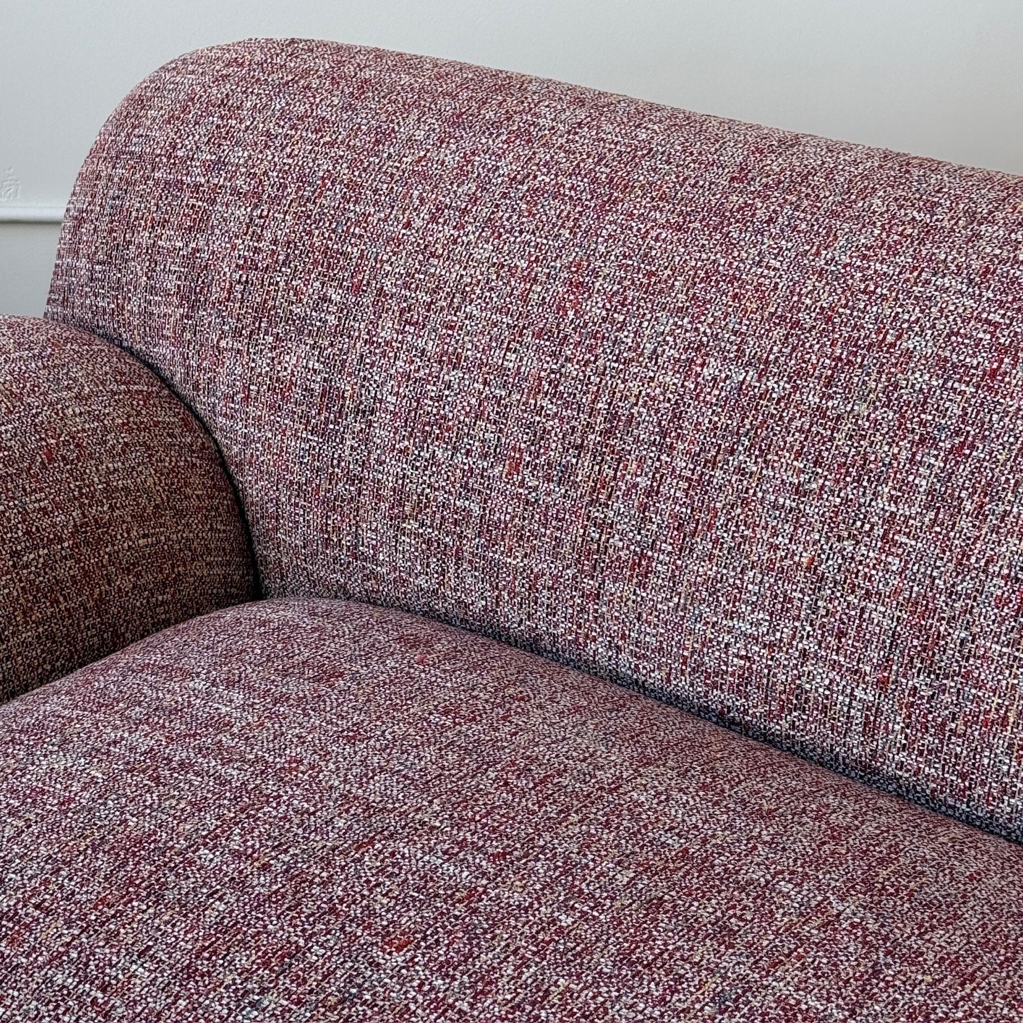 Curvy Plump Postmodern Sofa In Good Condition In Chicago, IL
