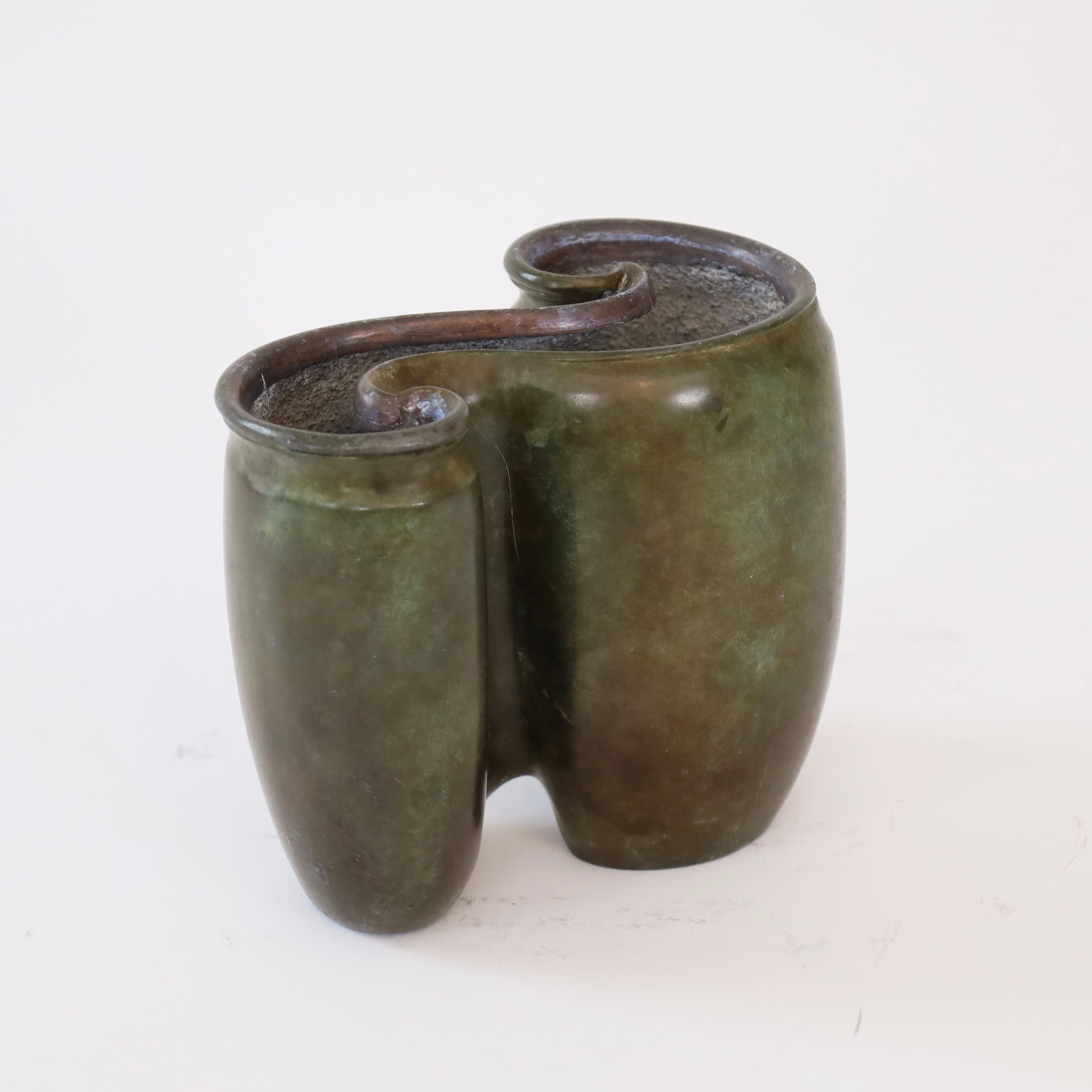 Kurvenreiche Vase entworfen von Just Andersen, 1930er Jahre, Dänemark im Angebot 1