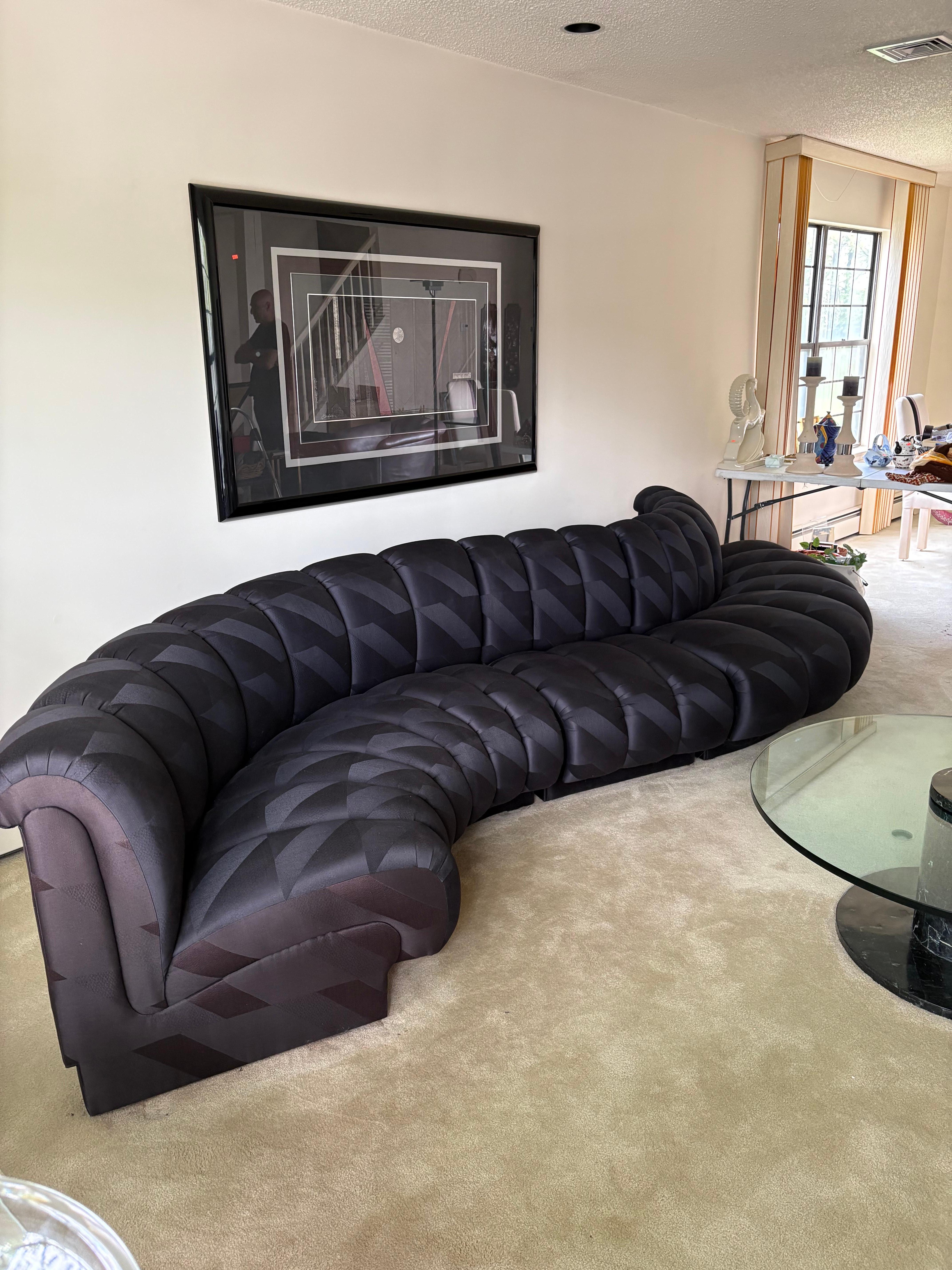 Canapé sectionnel contemporain modulable Curvy Vintage Serpentine Bon état - En vente à Hopewell, NJ