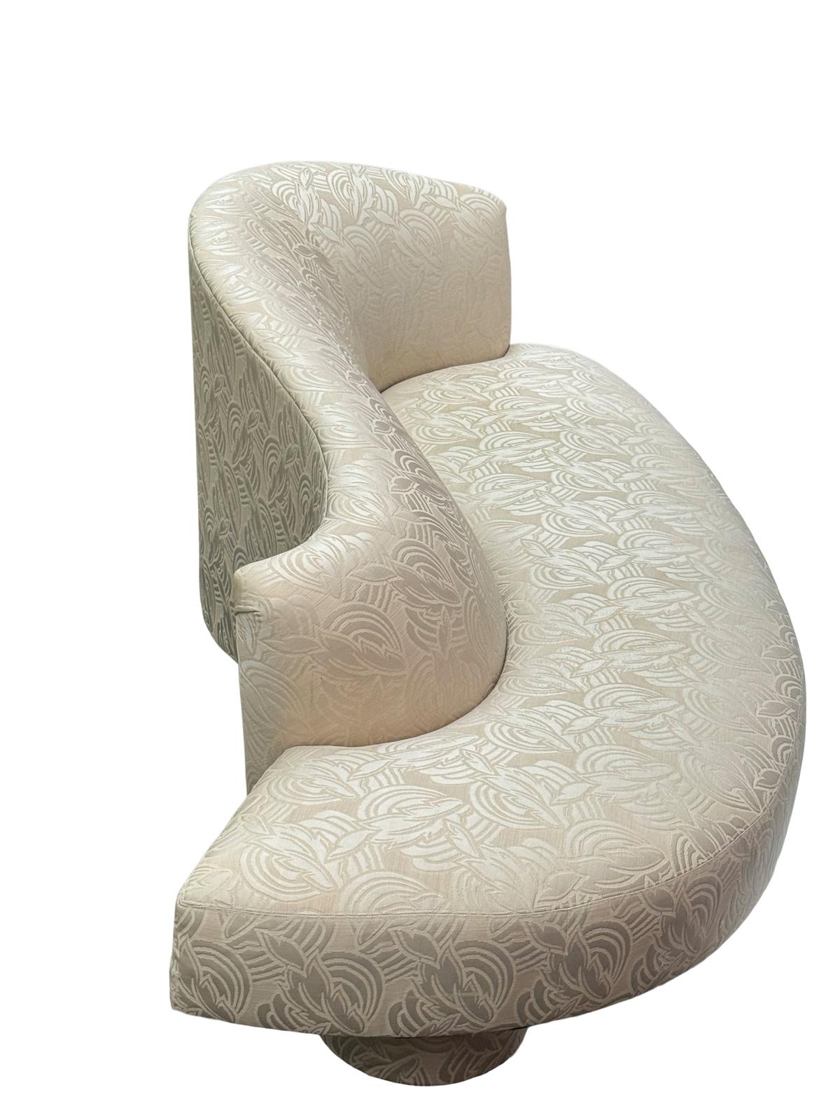 Geschwungenes Vladimir Kagan Serpentine Sofa mit Lucite Basis im Zustand „Gut“ im Angebot in Bensalem, PA