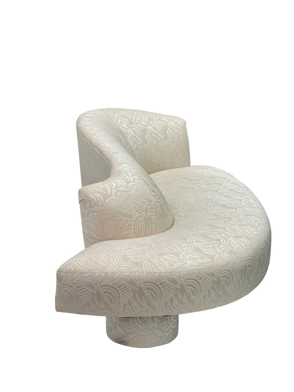 Geschwungenes Vladimir Kagan Serpentine Sofa mit Lucite Basis (Polster) im Angebot