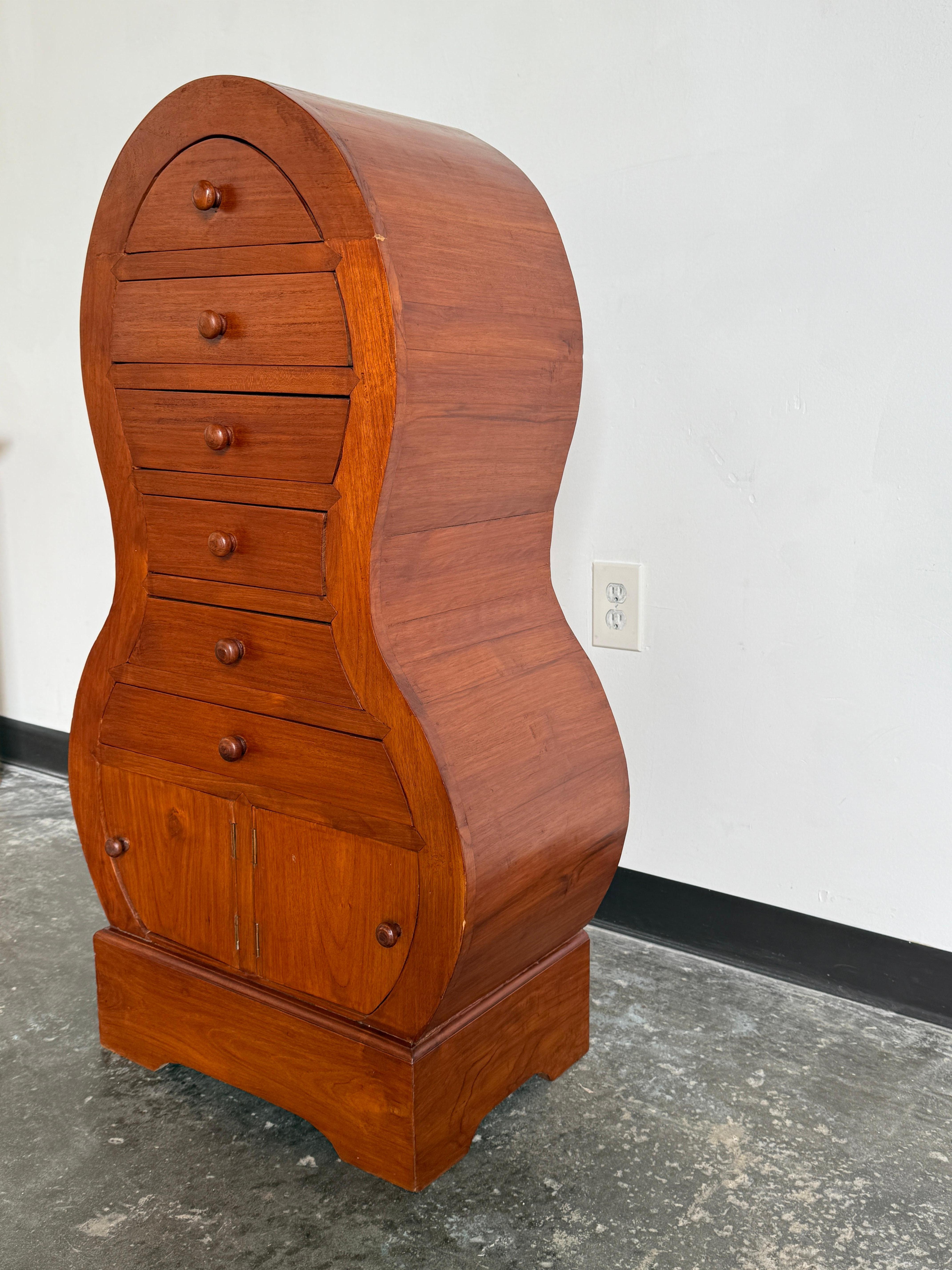 Armario curvo de madera Artes y manualidades en venta