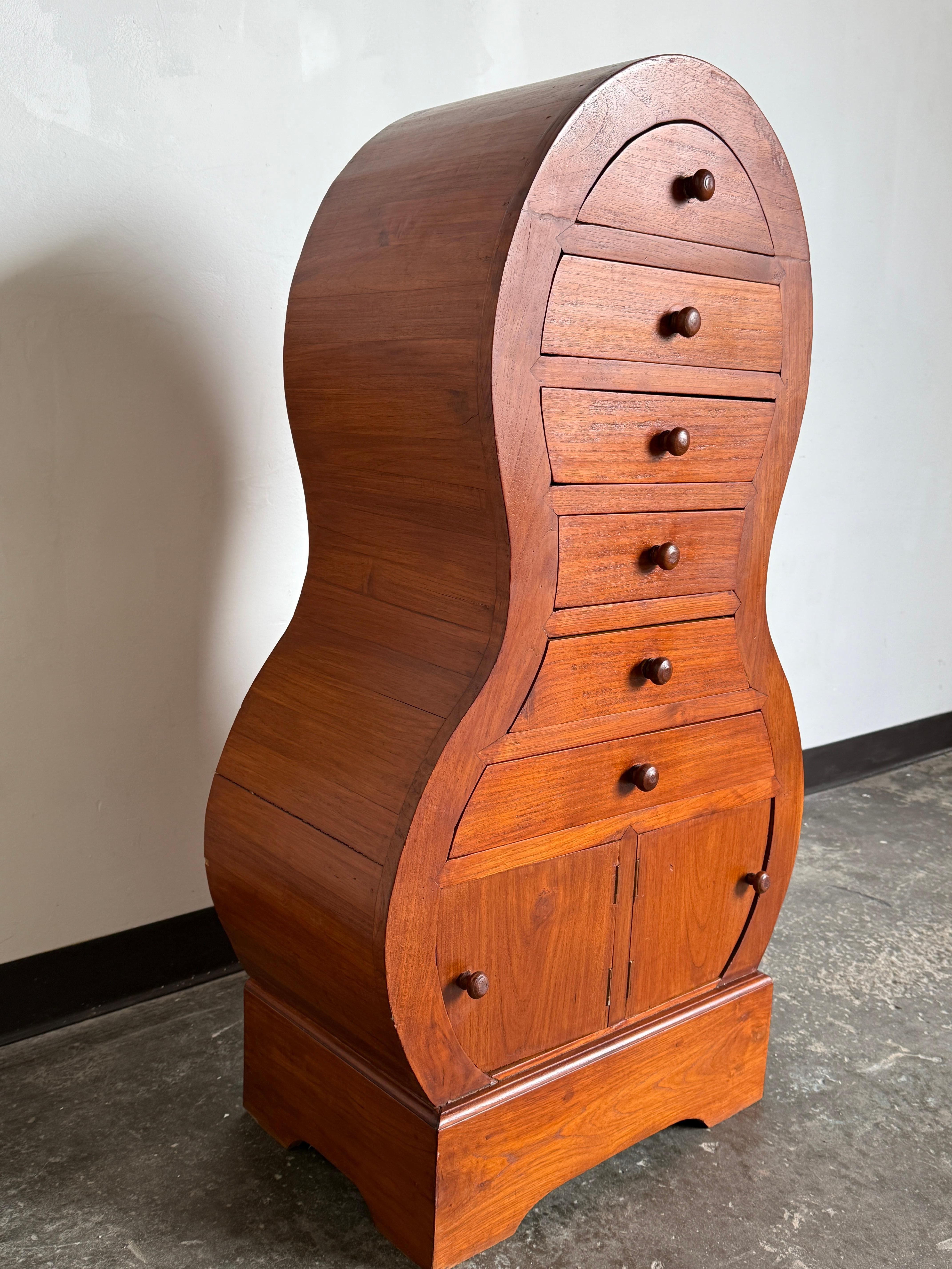 Armario curvo de madera Estadounidense en venta