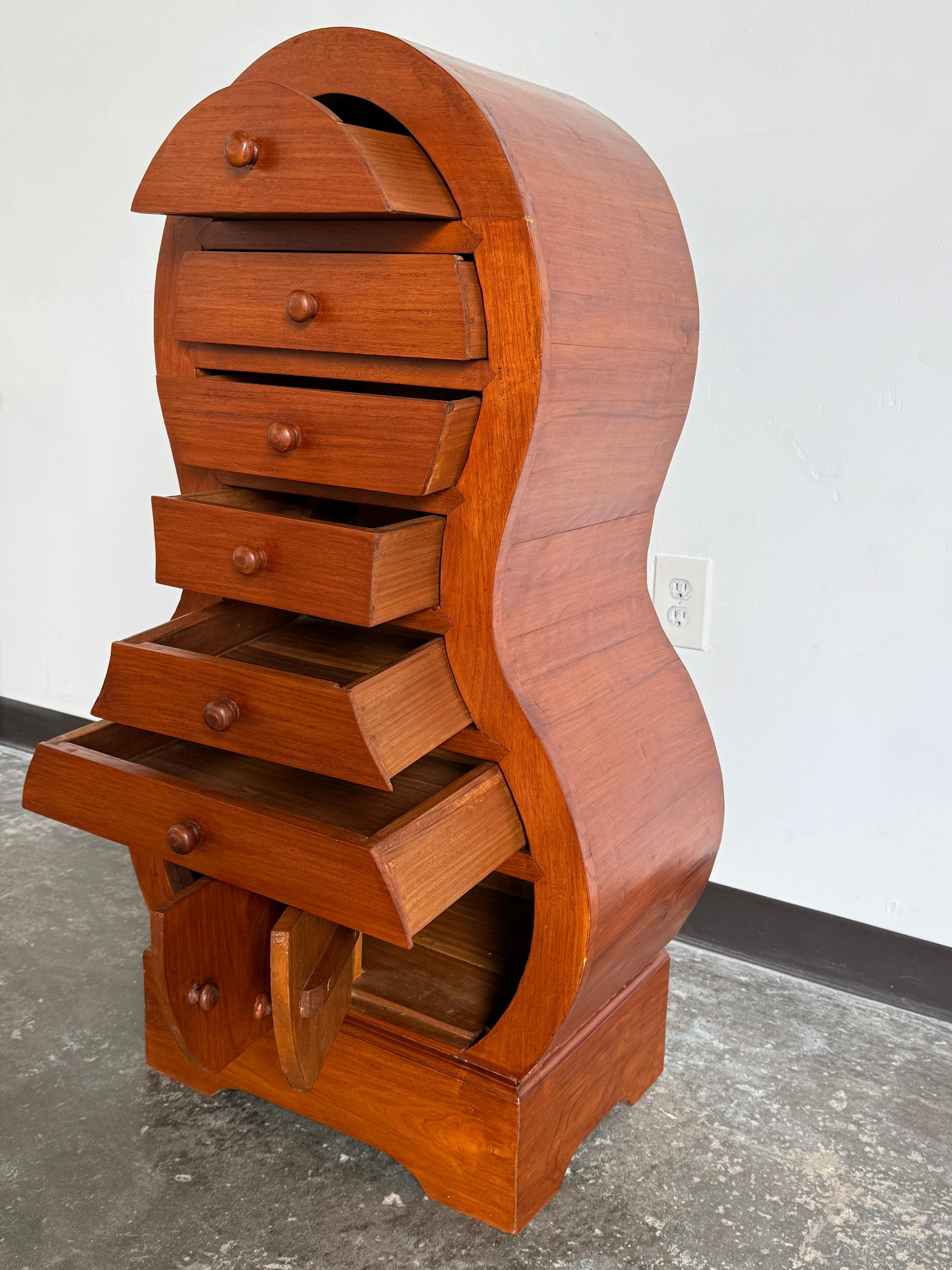 Armario curvo de madera en Bueno estado para la venta en Nashville, TN