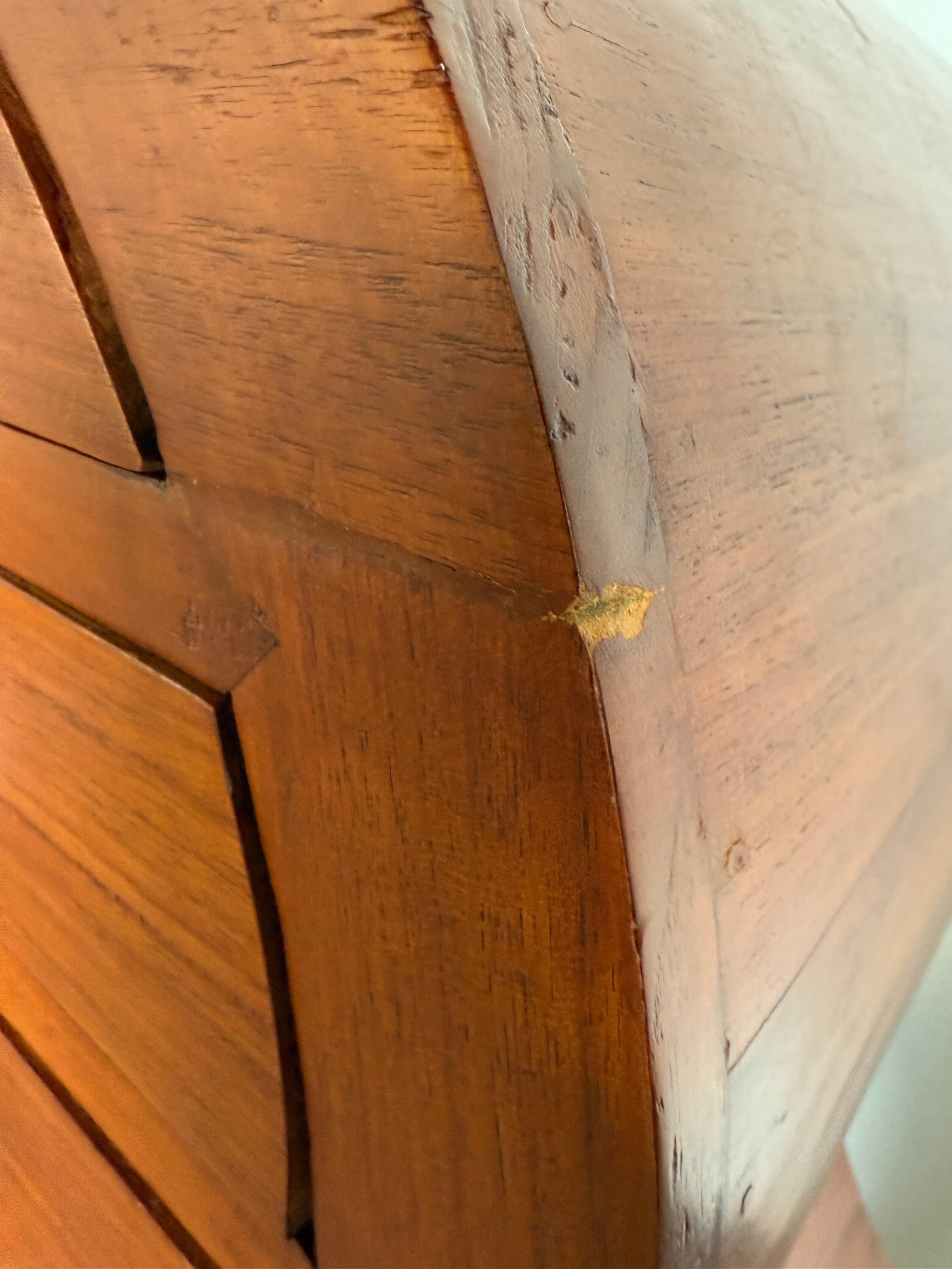Armario curvo de madera en venta 1