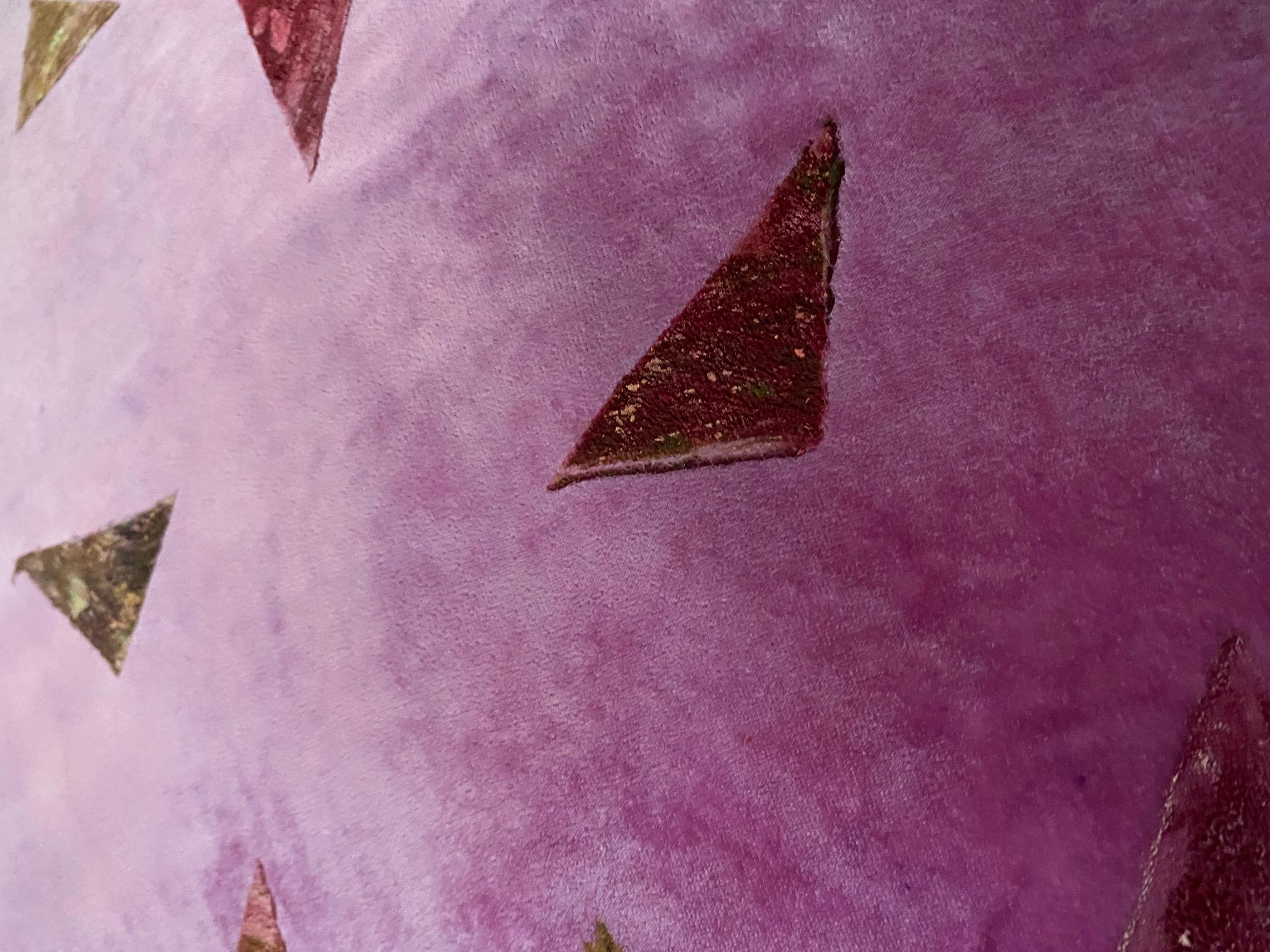 Contemporary  Cuscino in velluto di seta rosa quadrato con piccoli triangoli For Sale