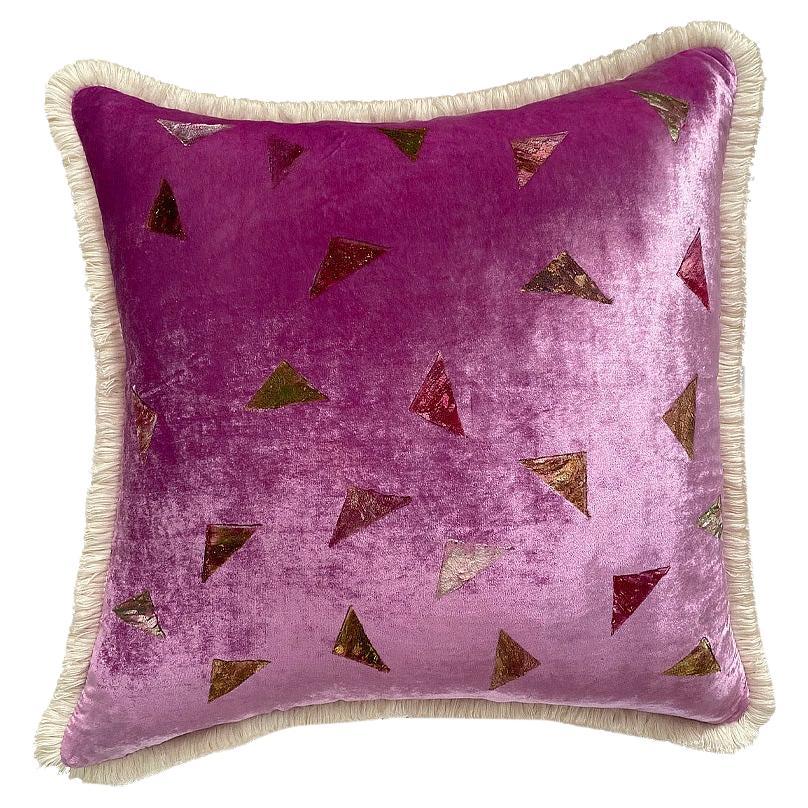  Cuscino in velluto di seta rosa quadrato con piccoli triangoli For Sale
