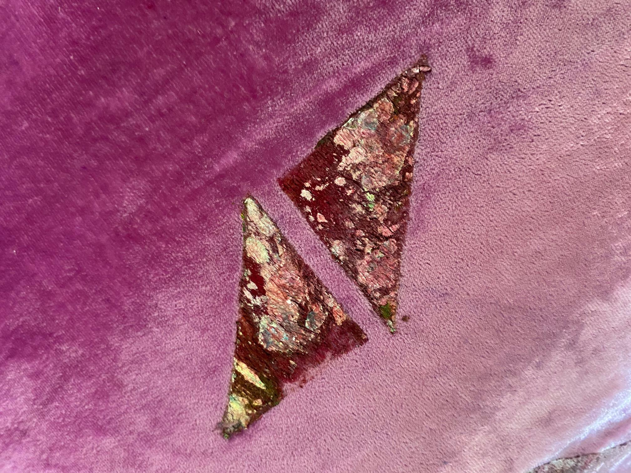 Rectangular pink silk velvet pillow with triangles In New Condition For Sale In Mogliano Veneto, TV