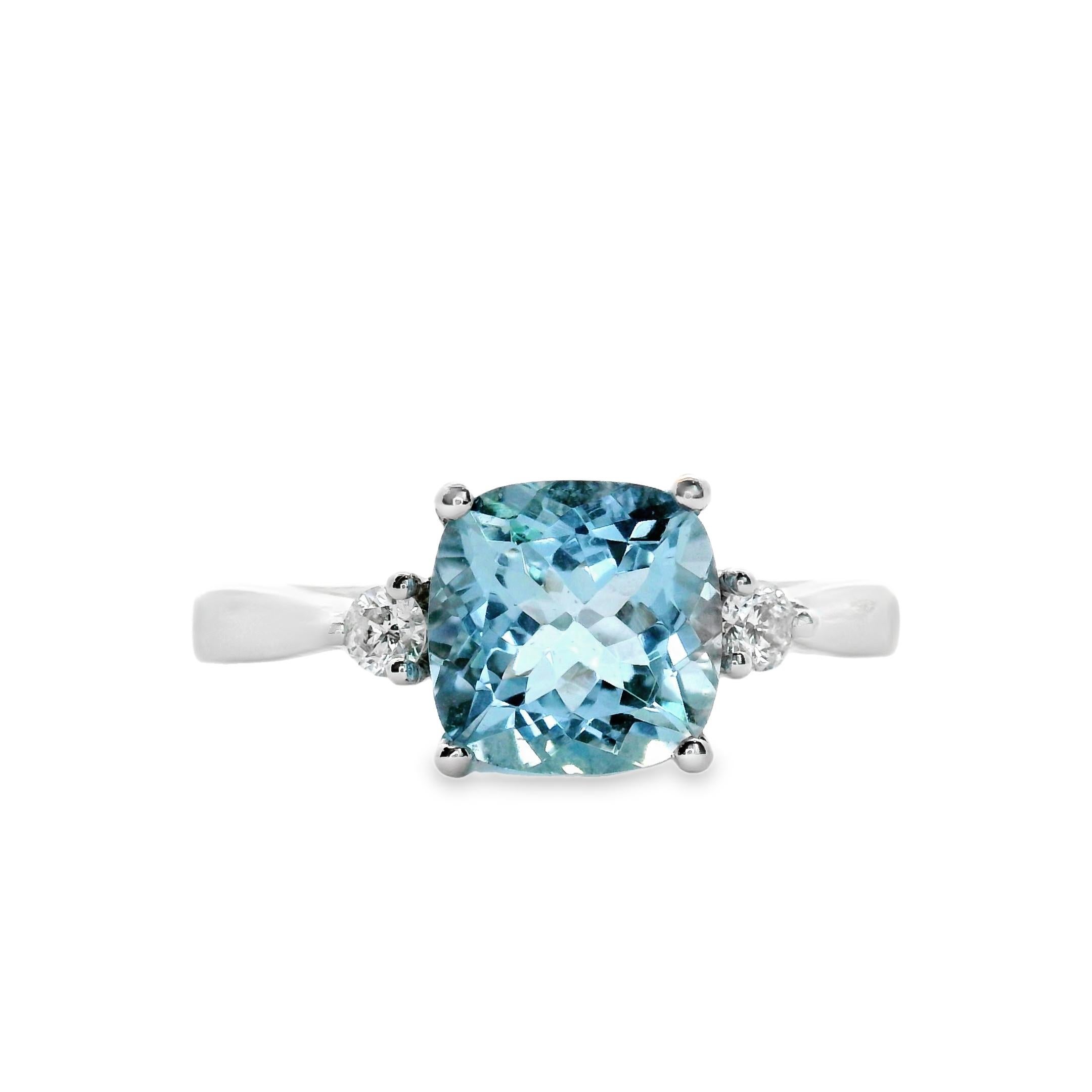 Contemporain Cushion Aquamarine and Diamond Three-Stone Ring 1.35ct in 14K White Gold Size en vente