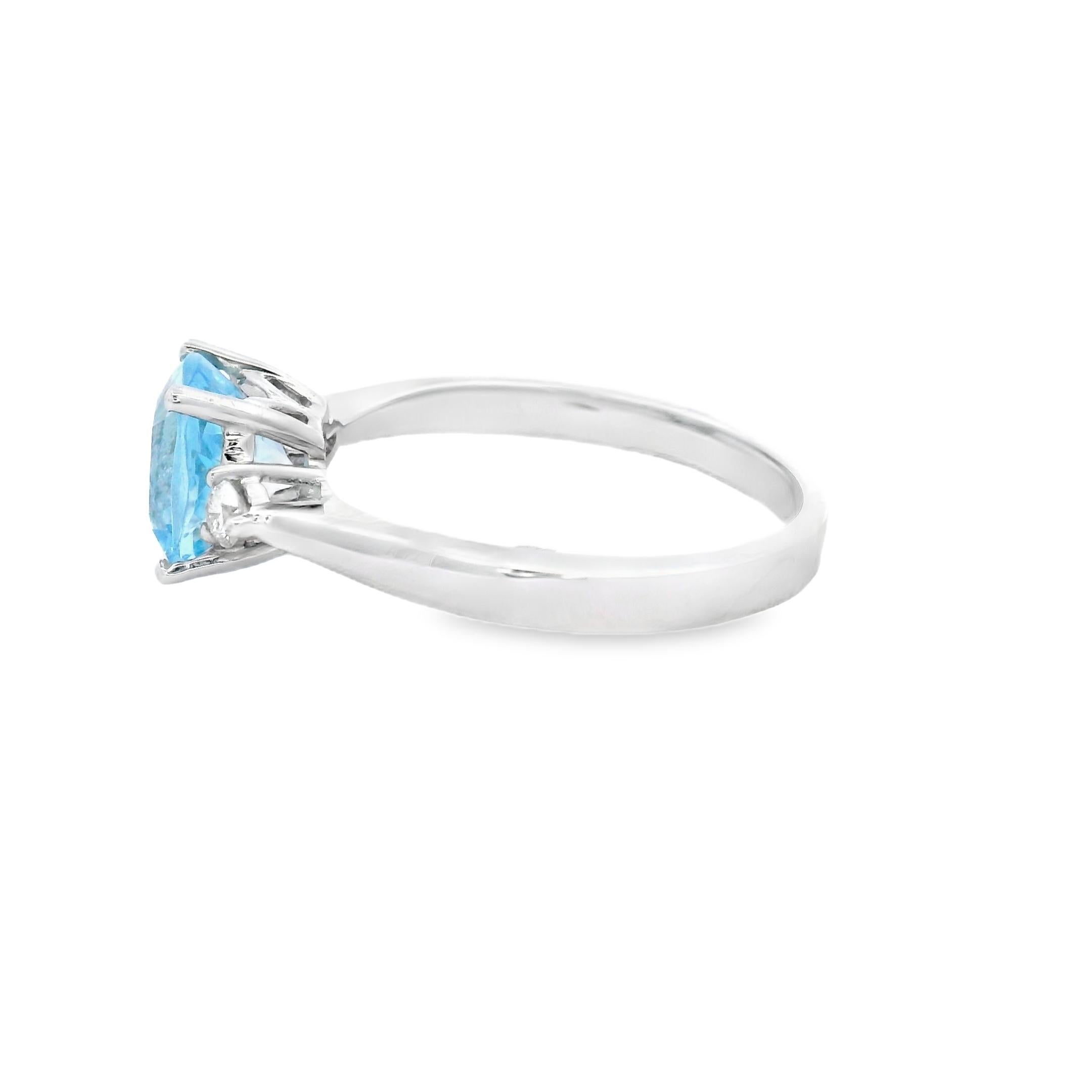 Cushion Aquamarine and Diamond Three-Stone Ring 1.35ct in 14K White Gold Size Neuf - En vente à New York, NY