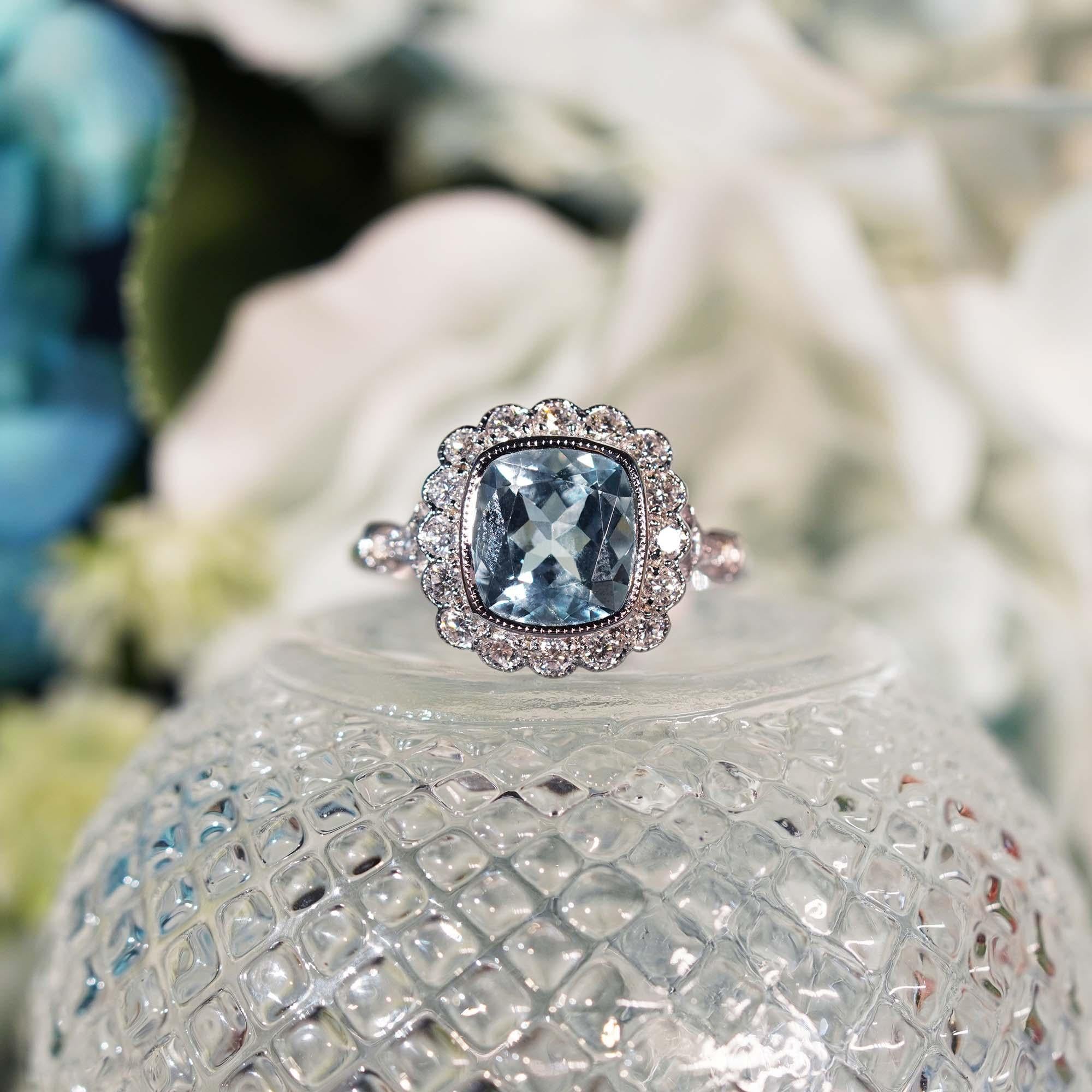 Cushion Blue Aquamarine & Diamond Halo Set 18K White Gold Vintage Style Ring in vendita 1