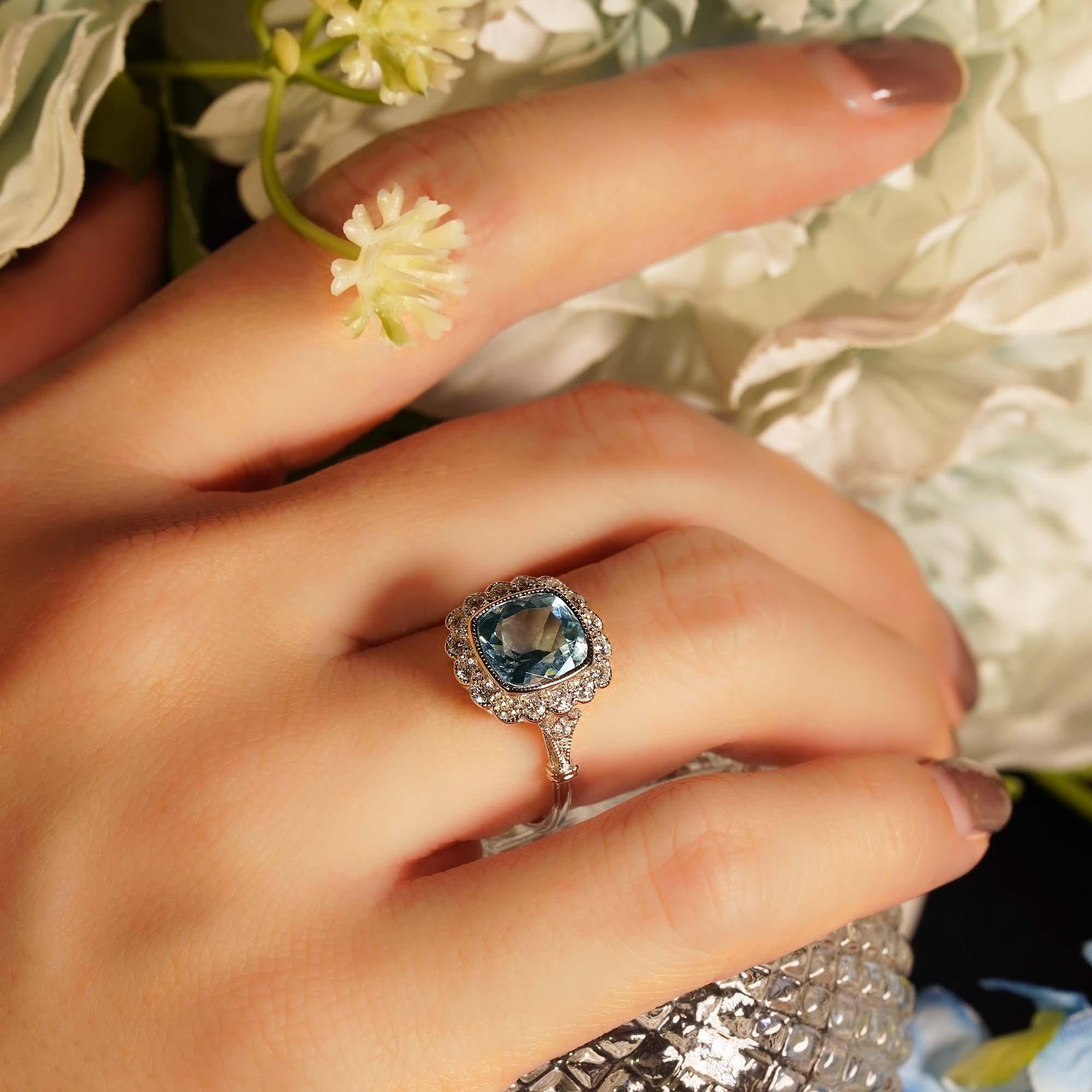 Cushion Blue Aquamarine & Diamond Halo Set 18K White Gold Vintage Style Ring in vendita 3