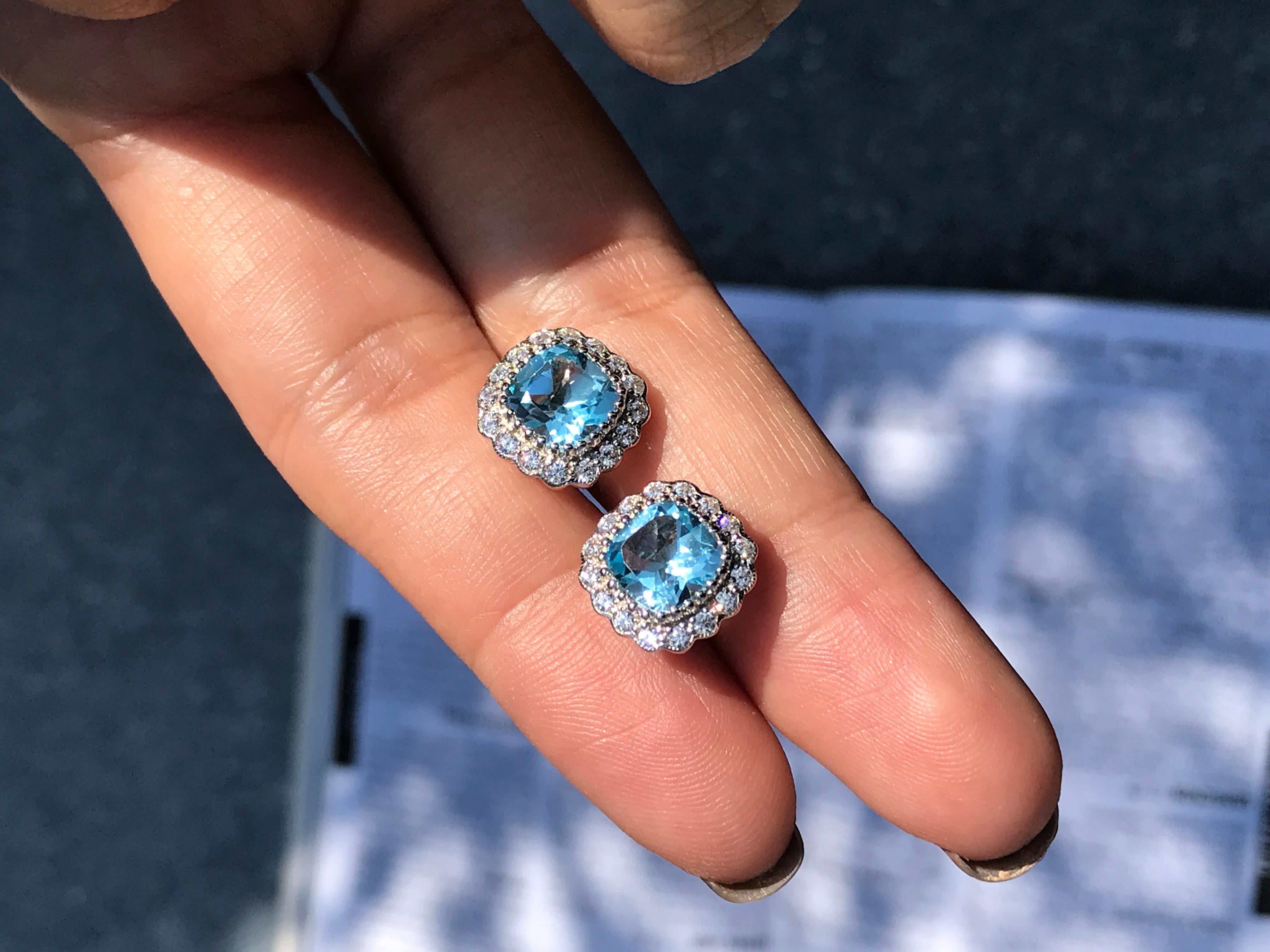 Ohrstecker und Anhänger aus 14 Karat Weißgold mit blauem Topas im Kissenschliff und Diamanten 8