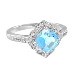 Topacio azul en cojín y diamante Halo de compromiso estilo vintage Anillo de oro blanco de 14 quilates