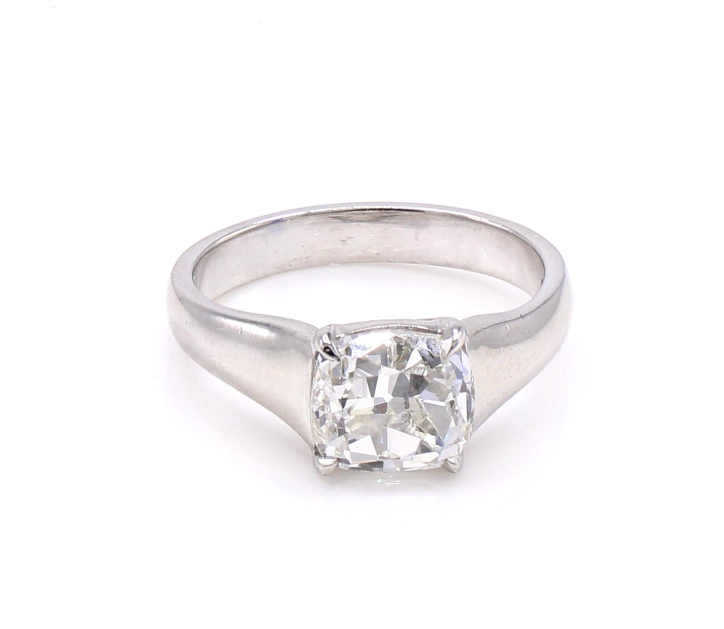Bague de fiançailles en platine avec diamant taille coussin brillant Unisexe en vente