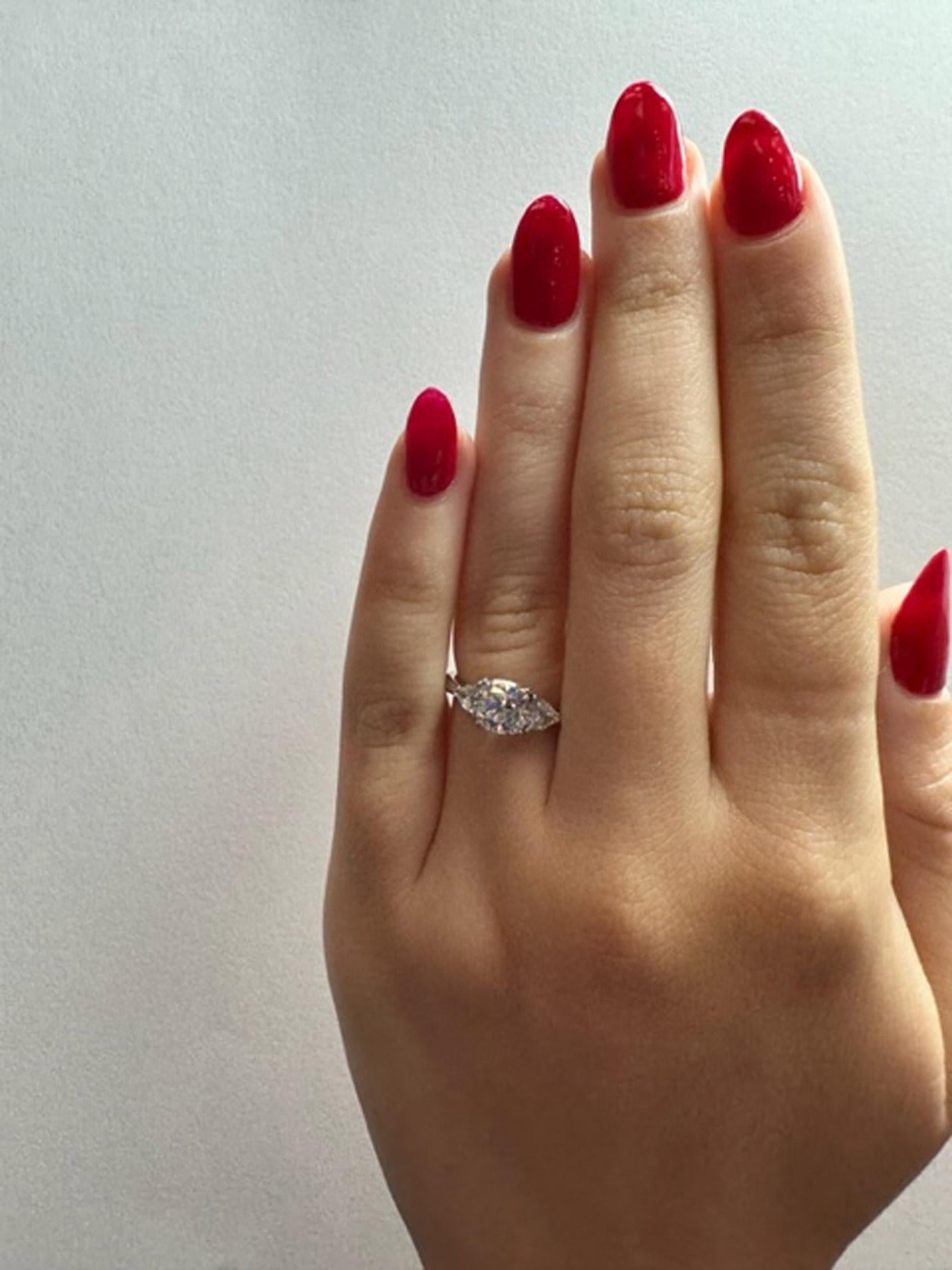 Diamant-Verlobungsring in Platin mit kugelförmigem Brillanten  im Angebot 4