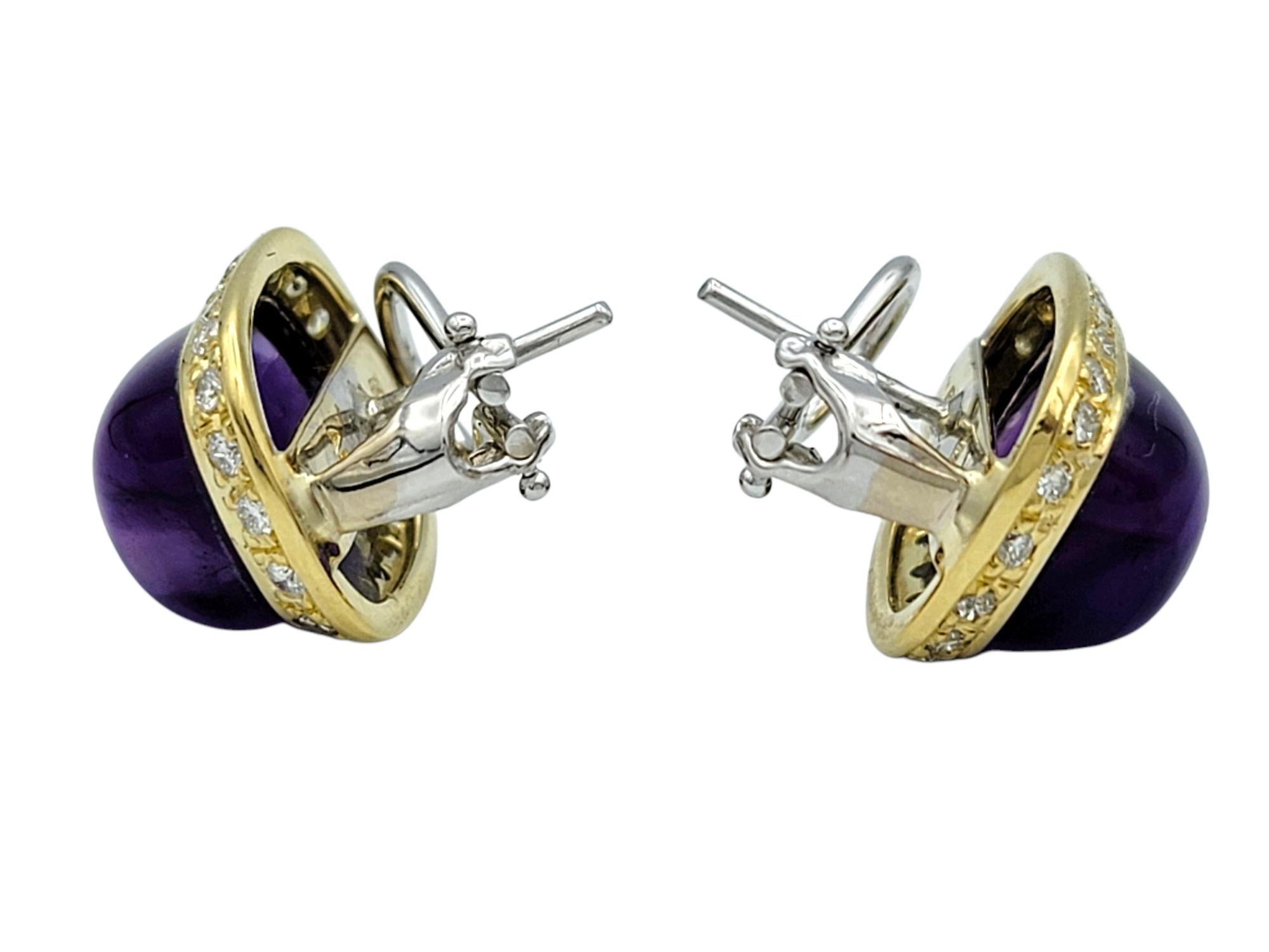 Clous d'oreilles en or jaune 18 carats avec améthyste cabochon coussin et halo de diamants Bon état - En vente à Scottsdale, AZ