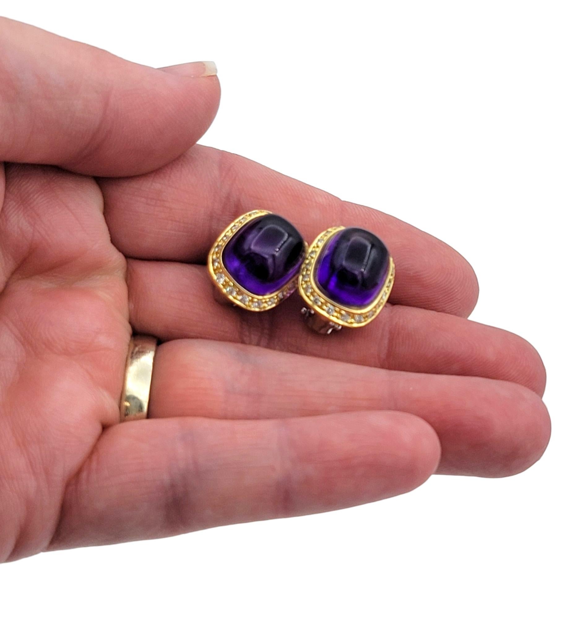 Clous d'oreilles en or jaune 18 carats avec améthyste cabochon coussin et halo de diamants en vente 2