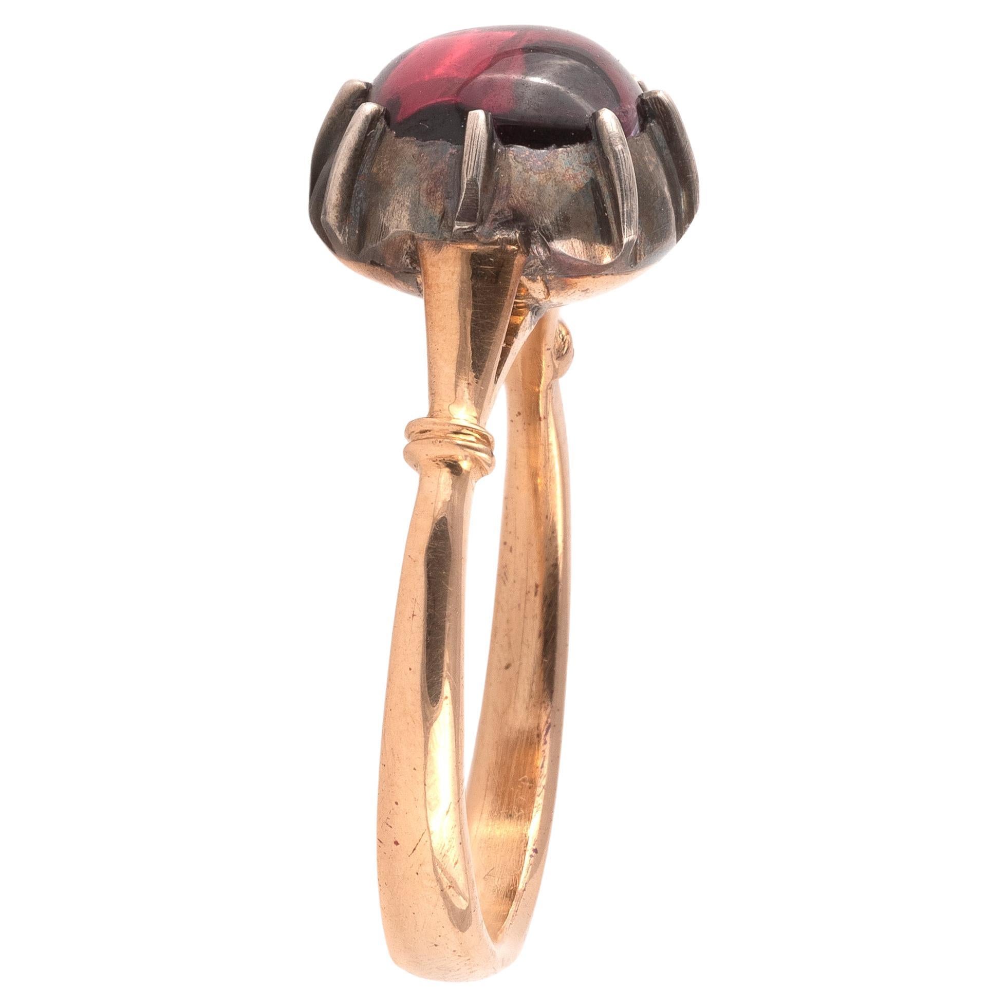 Bague à coussin en grenat cabochon Georgian Revive Excellent état - En vente à Firenze, IT