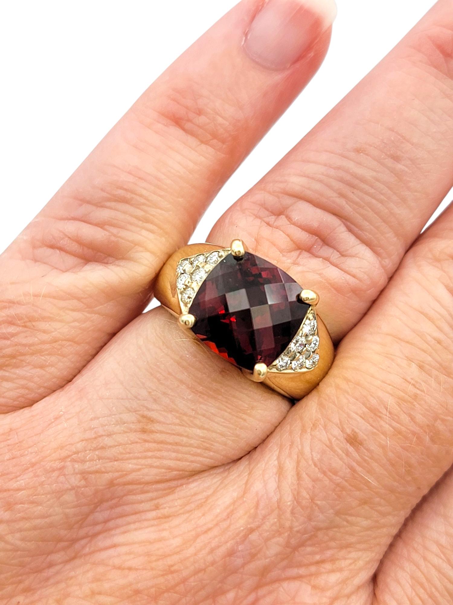 Bague cocktail grenat et diamant, taille coussin, or jaune 14 carats en vente 4