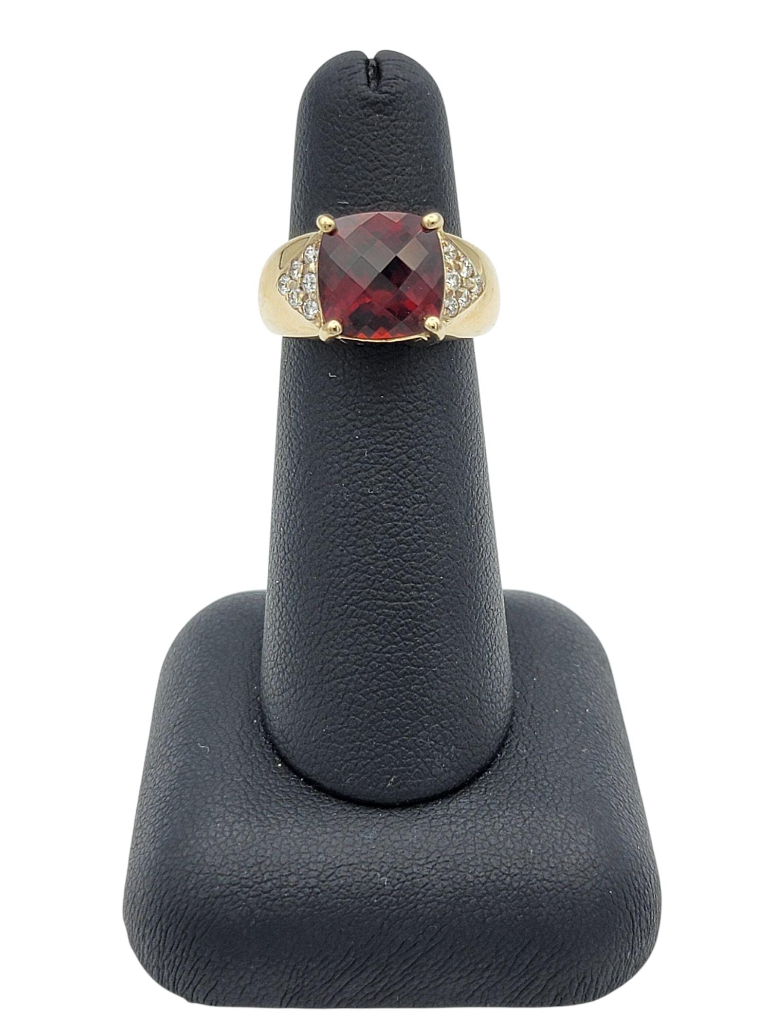 Bague cocktail grenat et diamant, taille coussin, or jaune 14 carats en vente 5