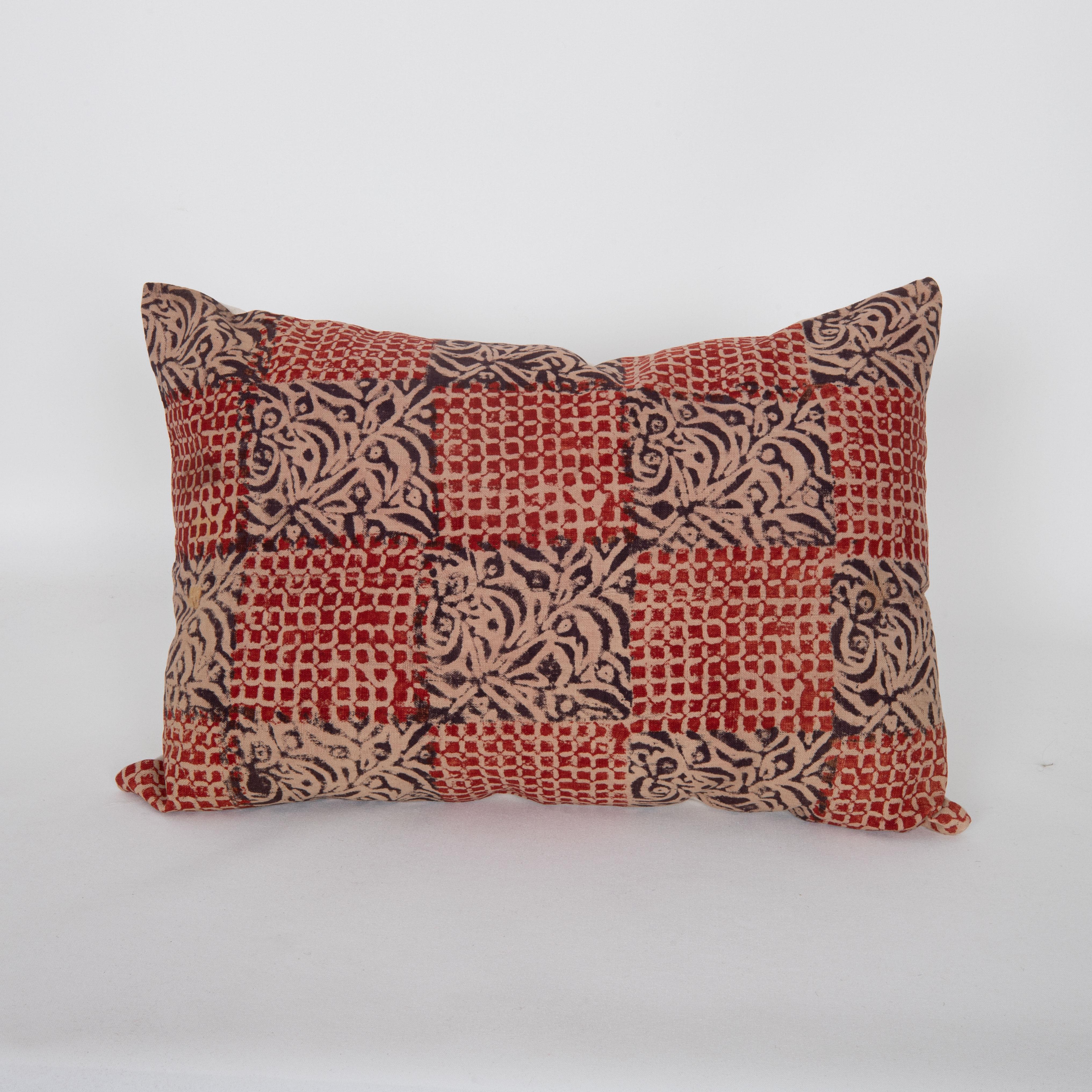 Cushion Cover is made from an early 20th C. Uzbek Hand block printed quilt top.
Shipping is complimentary.

It does not come with an insert.
Linen in the back.
Zipper closure.
Dry Cleaning is recommended.
