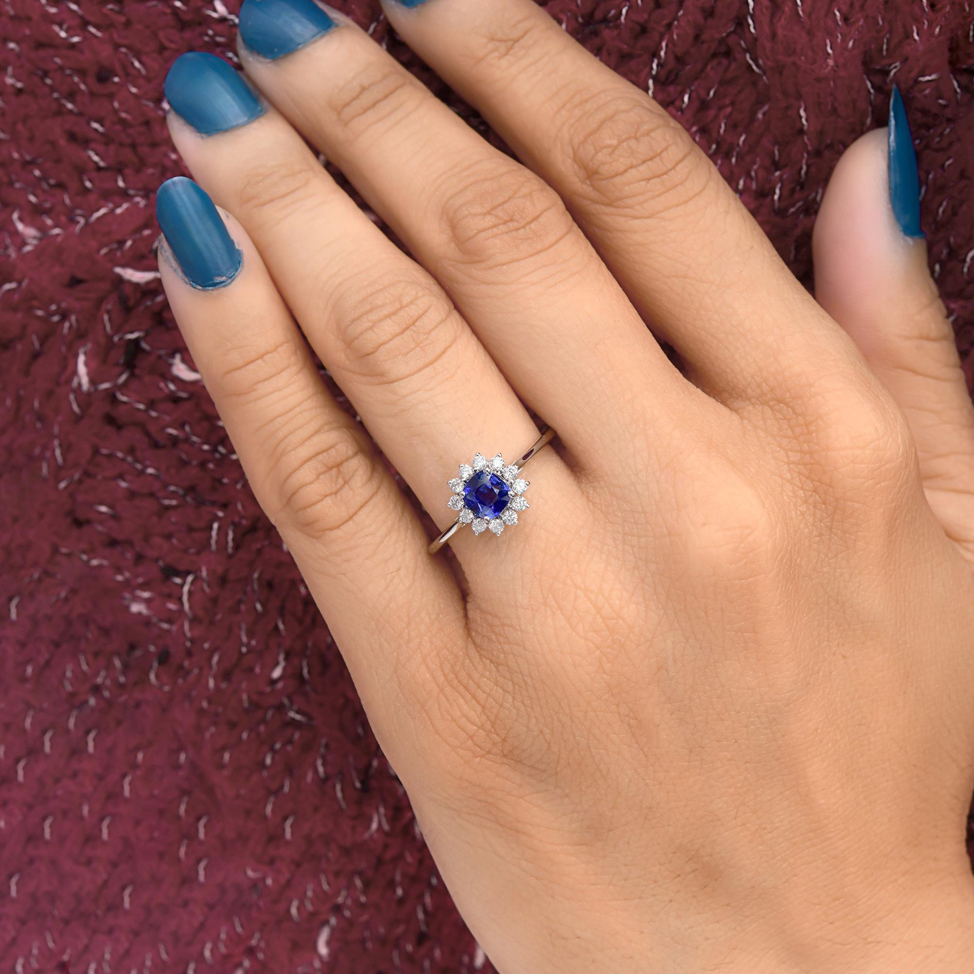 En venta: Alianza de boda con halo de diamantes SI/HI y zafiro azul talla cojín 1,01 ct Oro blanco 18k  2