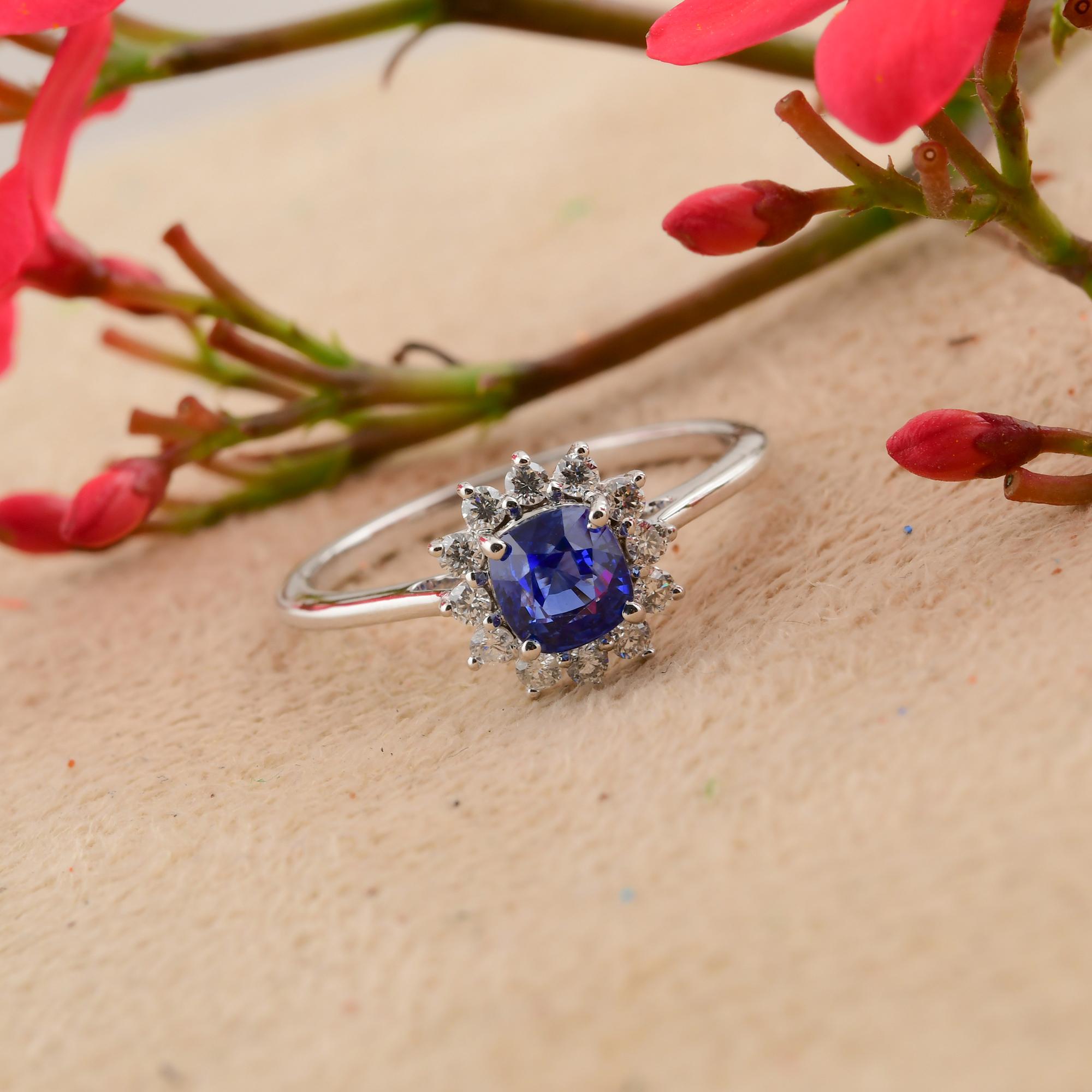 En venta: Alianza de boda con halo de diamantes SI/HI y zafiro azul talla cojín 1,01 ct Oro blanco 18k  3